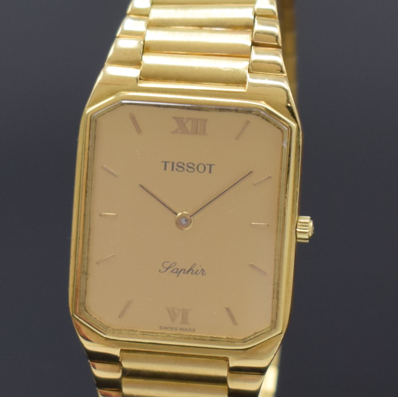 Detail a: TISSOT Armbanduhr in GG 750/000, Schweiz um 1970, quarz, Goldband, Boden aufgedr. (dell.), Saphirglas, goldfarb. Zifferbl. m. gold. Std.-Ind., M. ca. ...