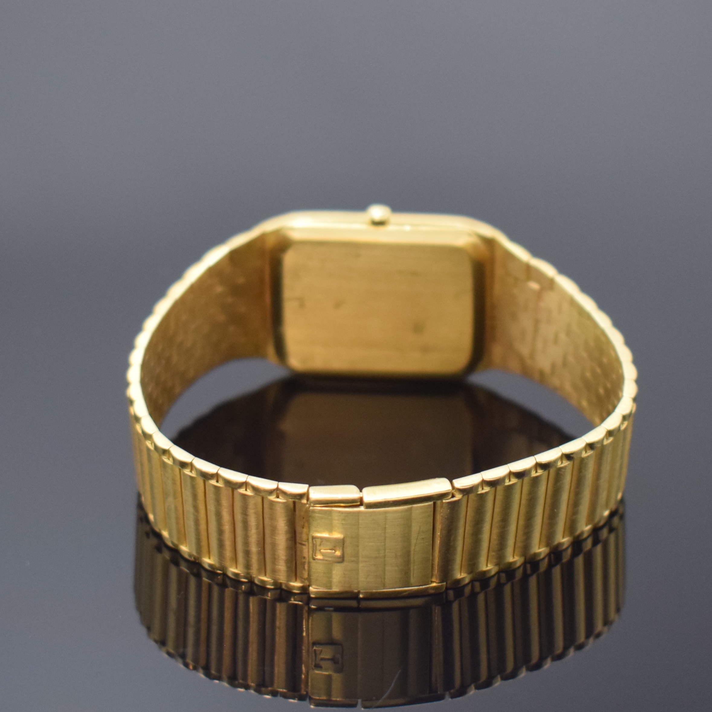 Detail b: TISSOT Armbanduhr in GG 750/000, Schweiz um 1970, quarz, Goldband, Boden aufgedr. (dell.), Saphirglas, goldfarb. Zifferbl. m. gold. Std.-Ind., M. ca. ...