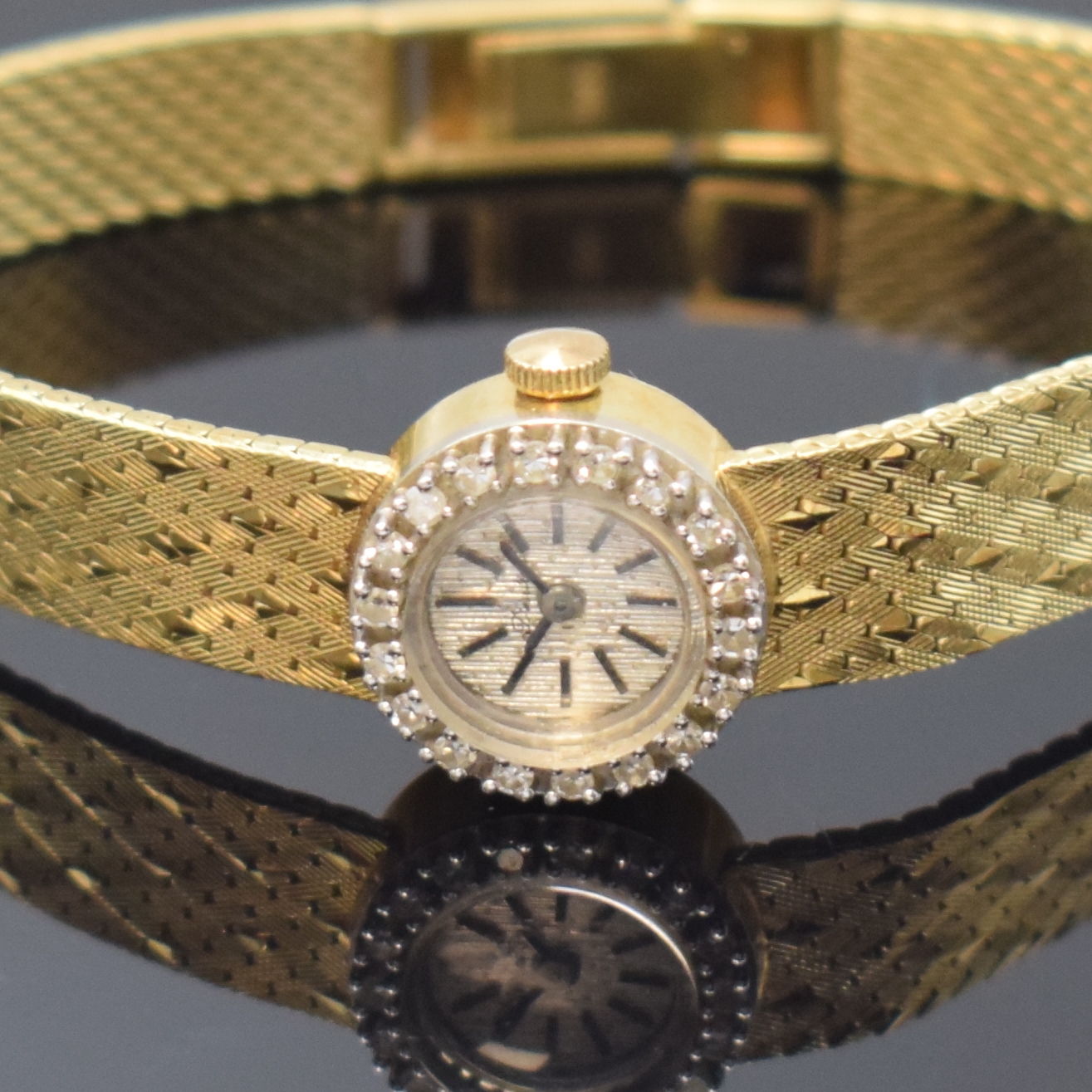 Detail a: PREDICT Damenarmbanduhr in GG 585/000 mit Diamanten, Schweiz um 1965, Handaufzug, Goldband, Boden aufgedr., Lünette aufw. m. Diamanten bes., silb. ...