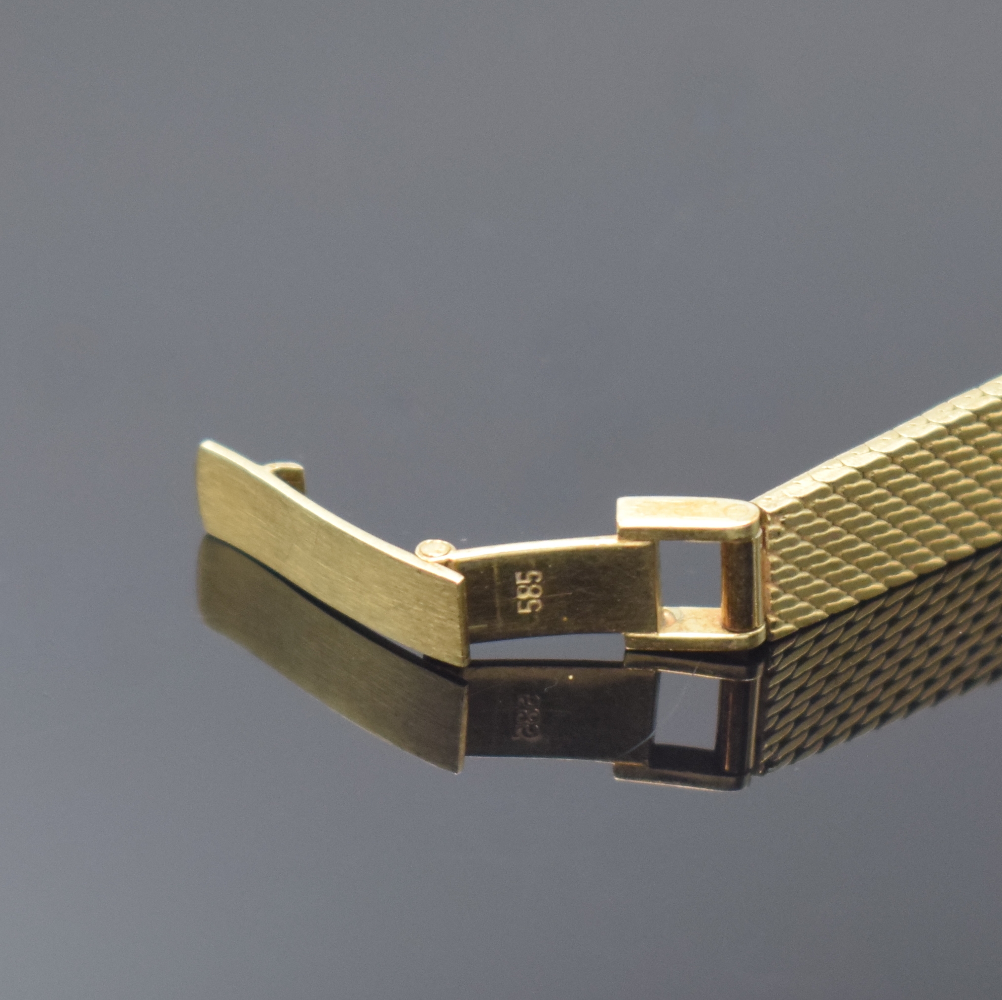 Detail b: PREDICT Damenarmbanduhr in GG 585/000 mit Diamanten, Schweiz um 1965, Handaufzug, Goldband, Boden aufgedr., Lünette aufw. m. Diamanten bes., silb. ...