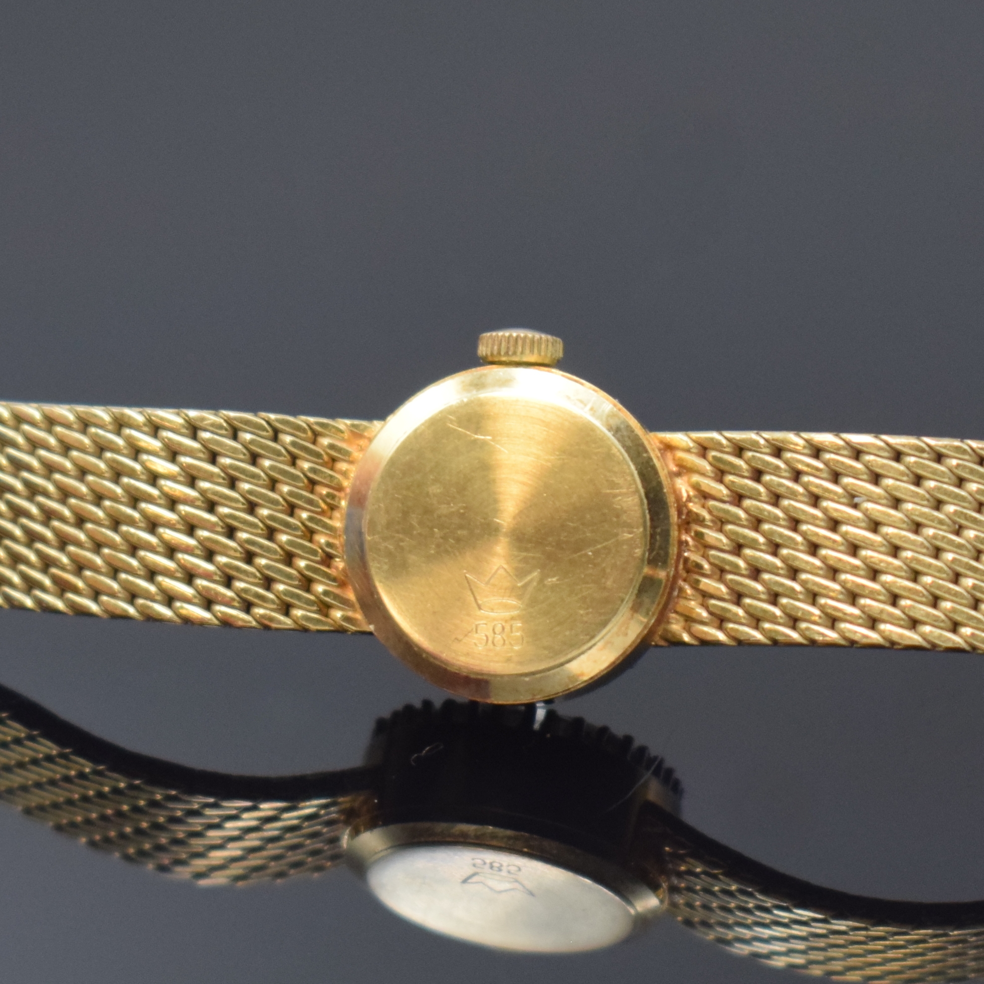 Detail c: PREDICT Damenarmbanduhr in GG 585/000 mit Diamanten, Schweiz um 1965, Handaufzug, Goldband, Boden aufgedr., Lünette aufw. m. Diamanten bes., silb. ...