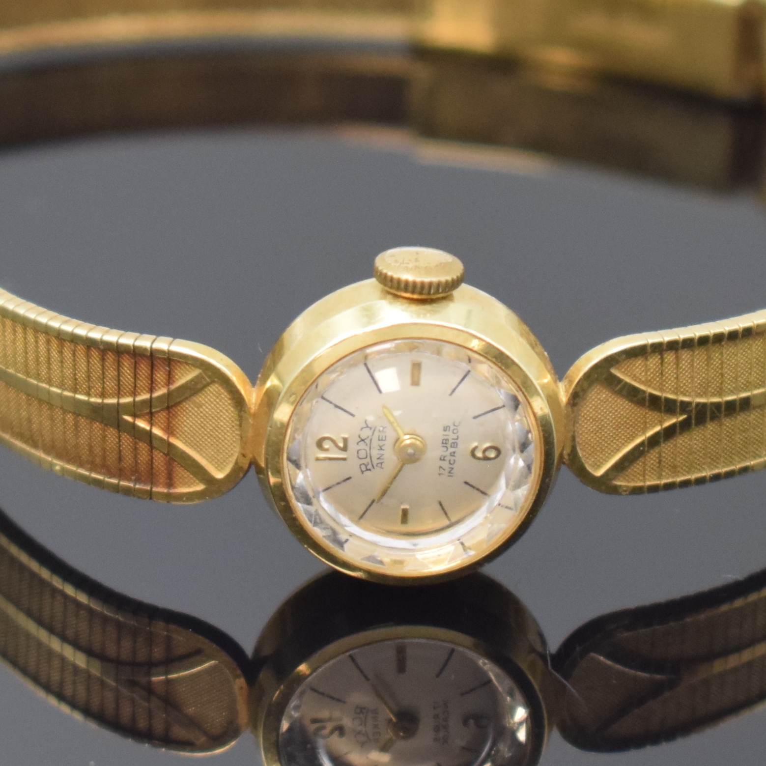 Detail a: ROXY Damenarmbanduhr in GG 585/000, Schweiz um 1965, Handaufzug, Goldband, Boden aufgedr., silb. Zifferbl., gold. Zeiger, Kal. Felsa 22, D. ca. 15 ...