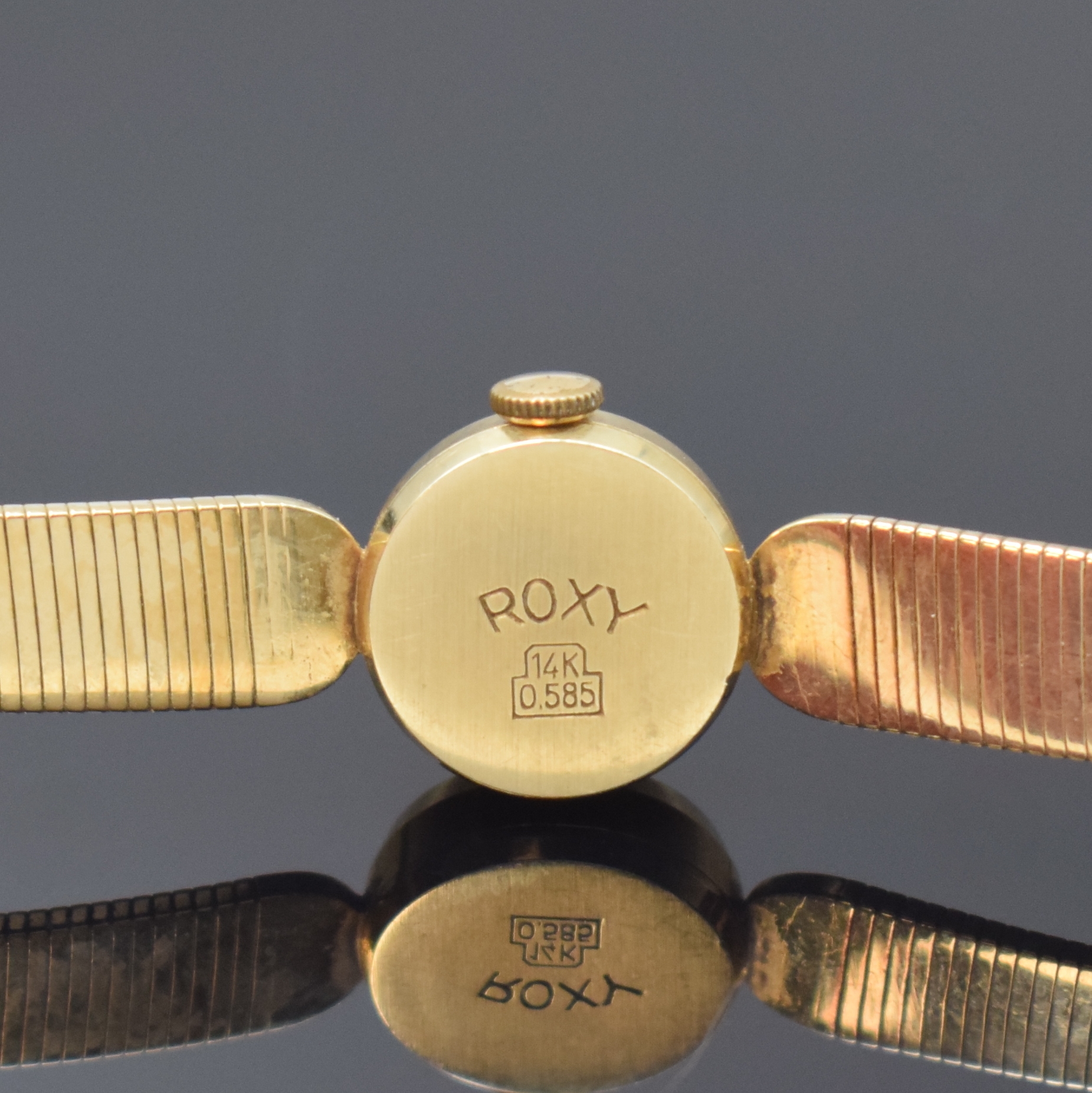 Detail c: ROXY Damenarmbanduhr in GG 585/000, Schweiz um 1965, Handaufzug, Goldband, Boden aufgedr., silb. Zifferbl., gold. Zeiger, Kal. Felsa 22, D. ca. 15 ...