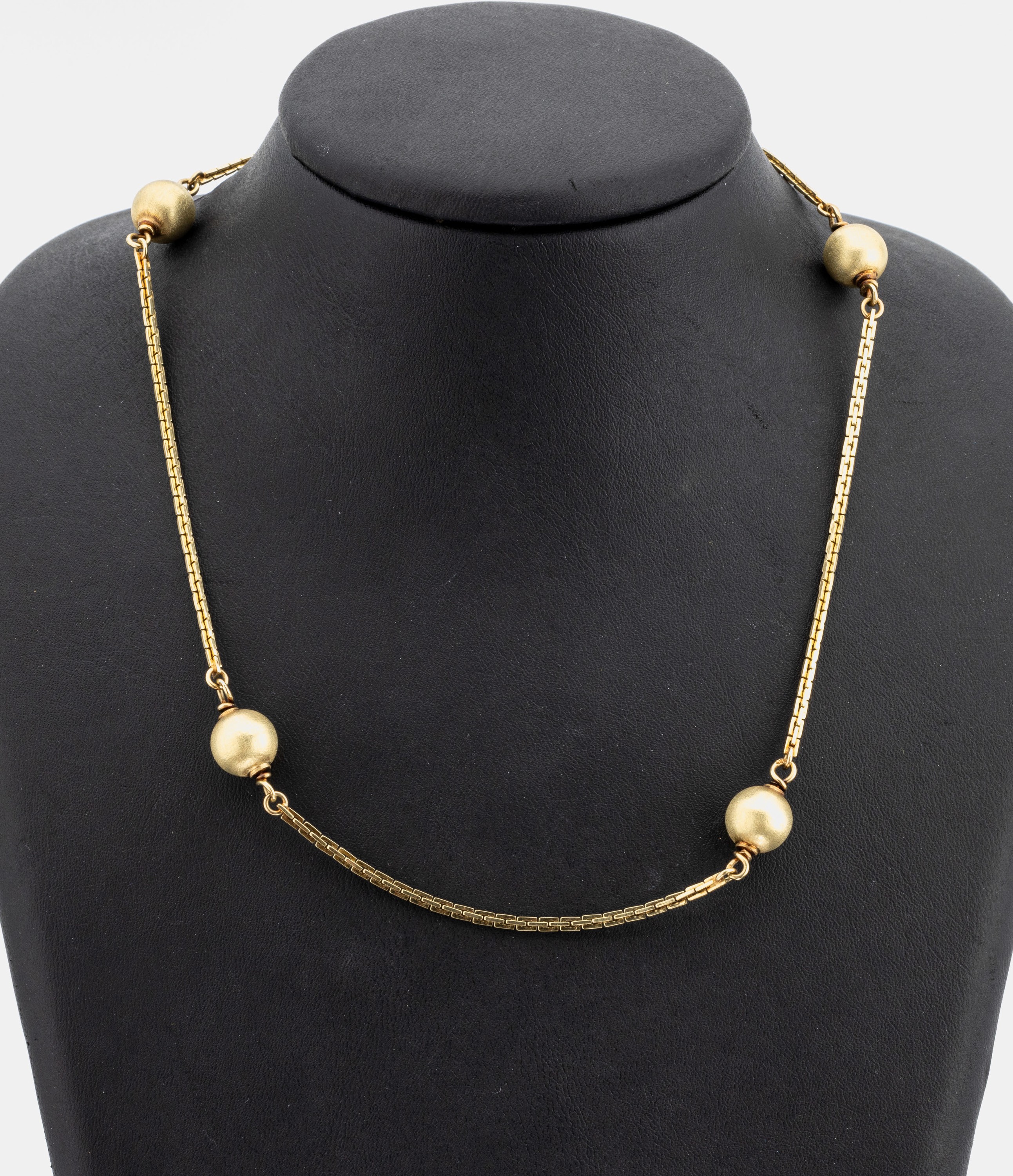 14 kt Gold Collier, GG 585/000, endlos, sat. Kugeln als Zwischenglieder, L. ca. 94 cm,ca. 45.6 g