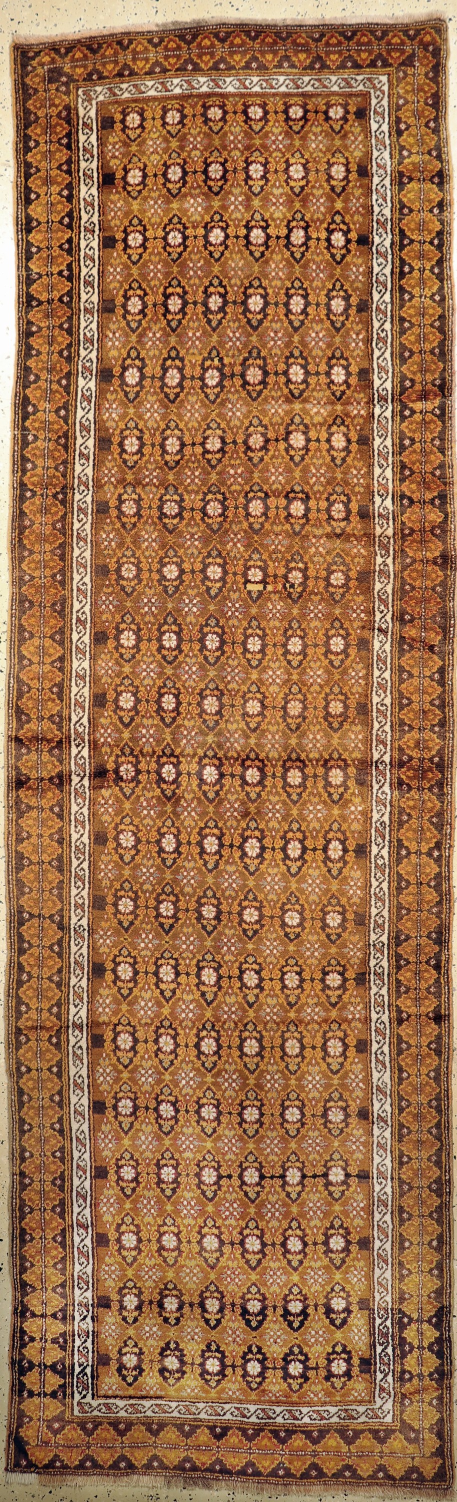 Kurdischer"Dorfteppich", Persien, um 1900, Wolle auf Wolle, ca. 367 x 113 cm, minimale Mottenfraß, EHZ: 2