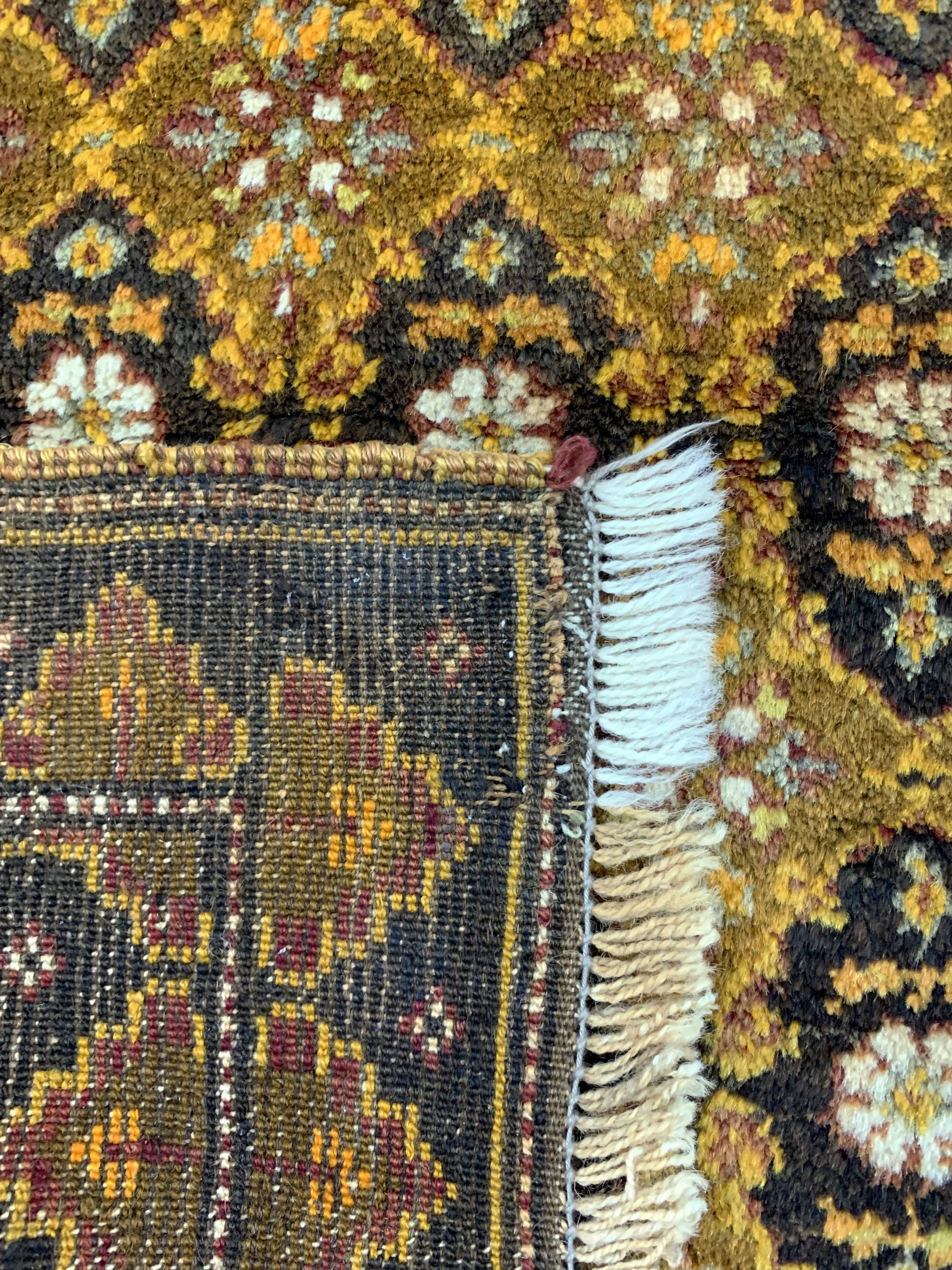 Detail e: Kurdischer"Dorfteppich", Persien, um 1900, Wolle auf Wolle, ca. 367 x 113 cm, minimale Mottenfraß, EHZ: 2