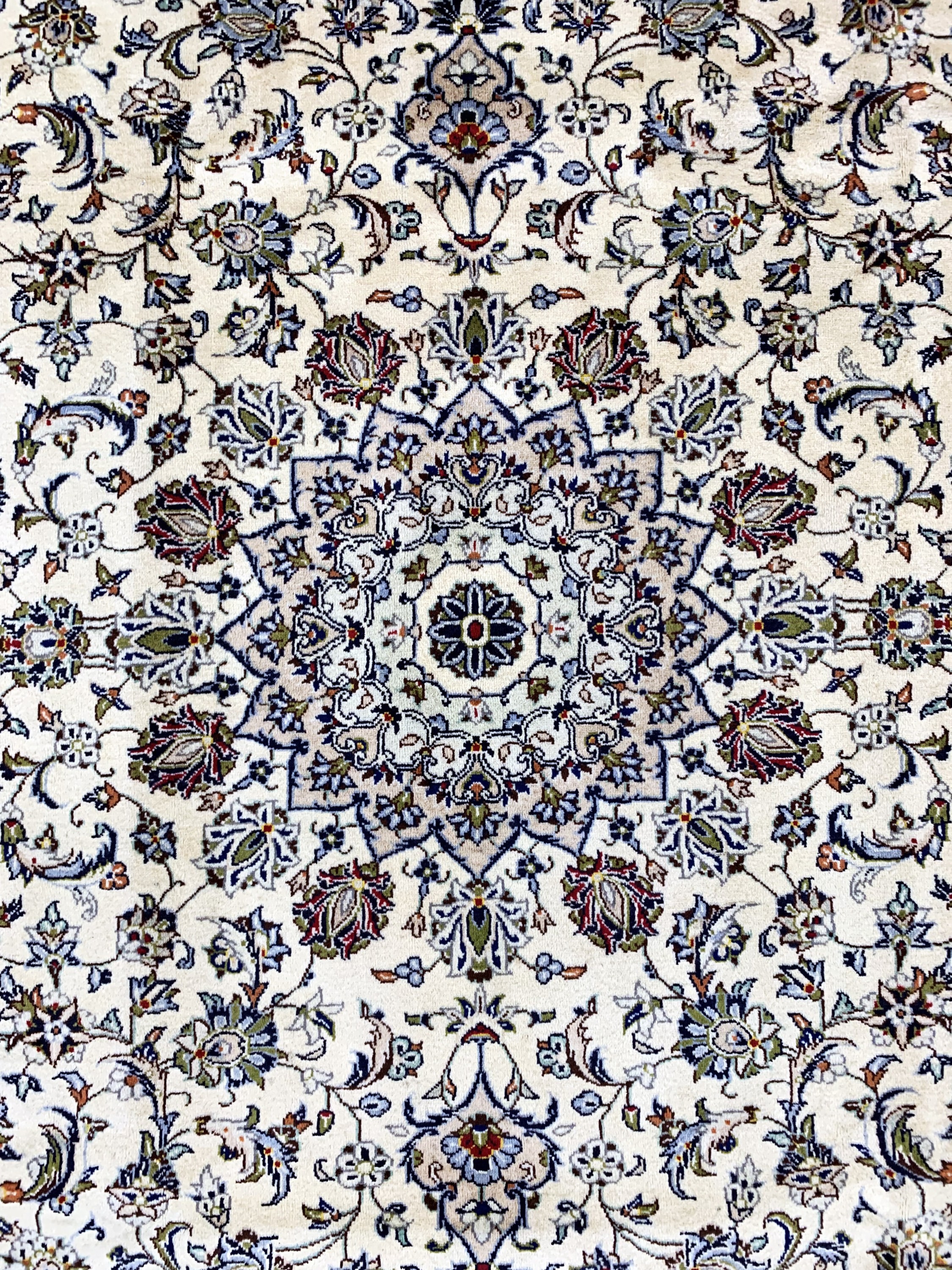 Detail c: Keschan Kork Persien, signiert"Falah", Mitte 20.Jhd, Korkwolle auf Baumwolle, ca. 334x 243 cm, EHZ: 1-2(nahezu Neuwertig)