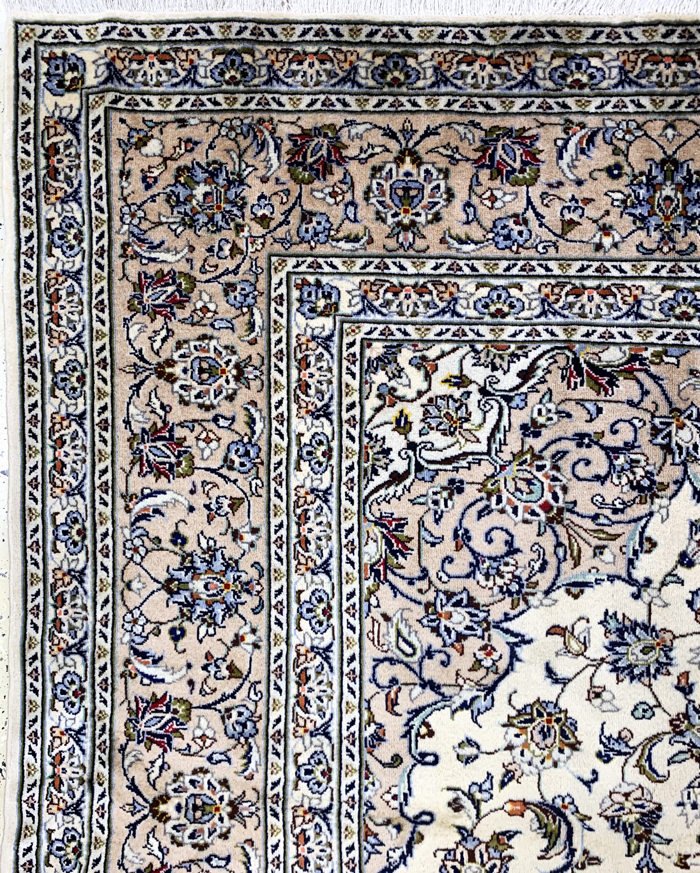 Detail d: Keschan Kork Persien, signiert"Falah", Mitte 20.Jhd, Korkwolle auf Baumwolle, ca. 334x 243 cm, EHZ: 1-2(nahezu Neuwertig)