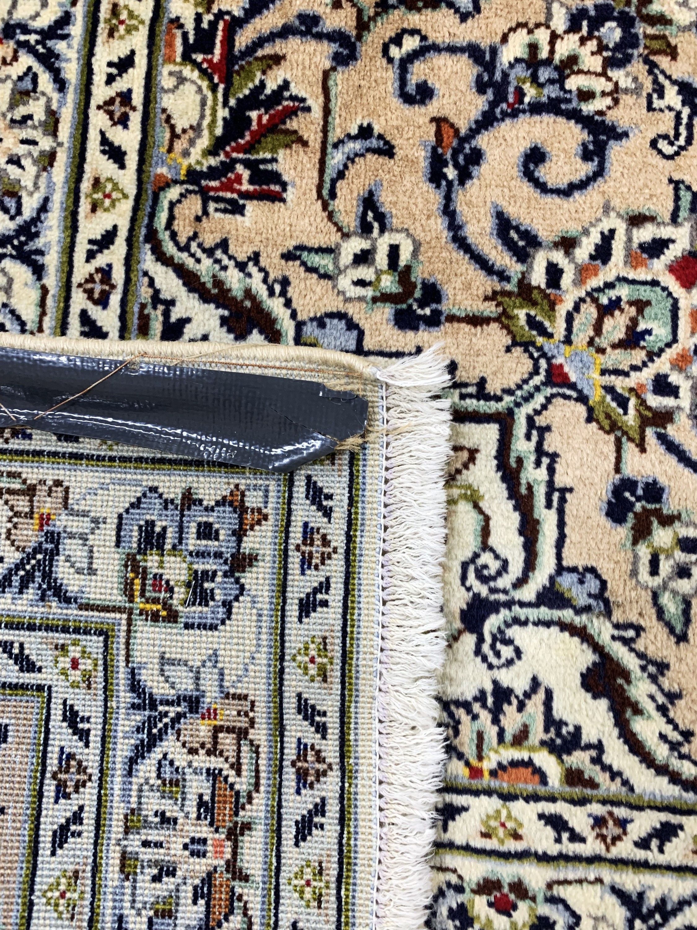 Detail h: Keschan Kork Persien, signiert"Falah", Mitte 20.Jhd, Korkwolle auf Baumwolle, ca. 334x 243 cm, EHZ: 1-2(nahezu Neuwertig)