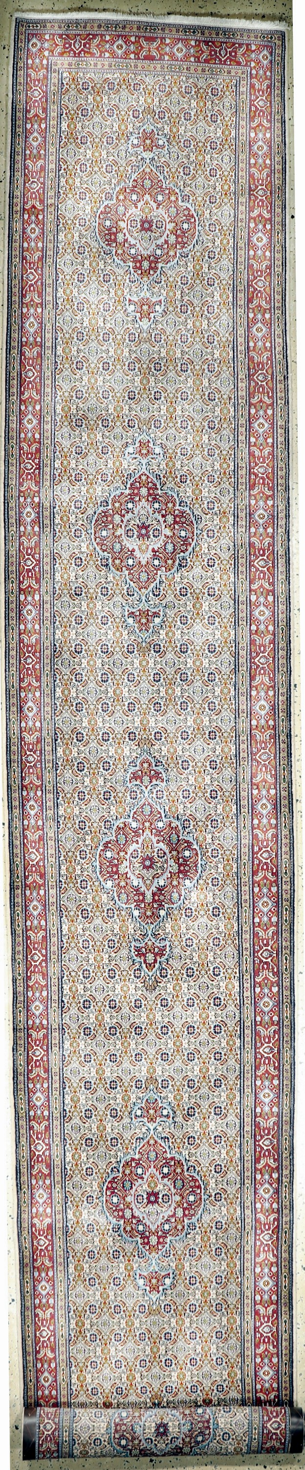 Mud fein, Persien, Ende 20.Jhd, Korkwolle mit Seide, ca. 500 x 83 cm, EHZ: 1-2