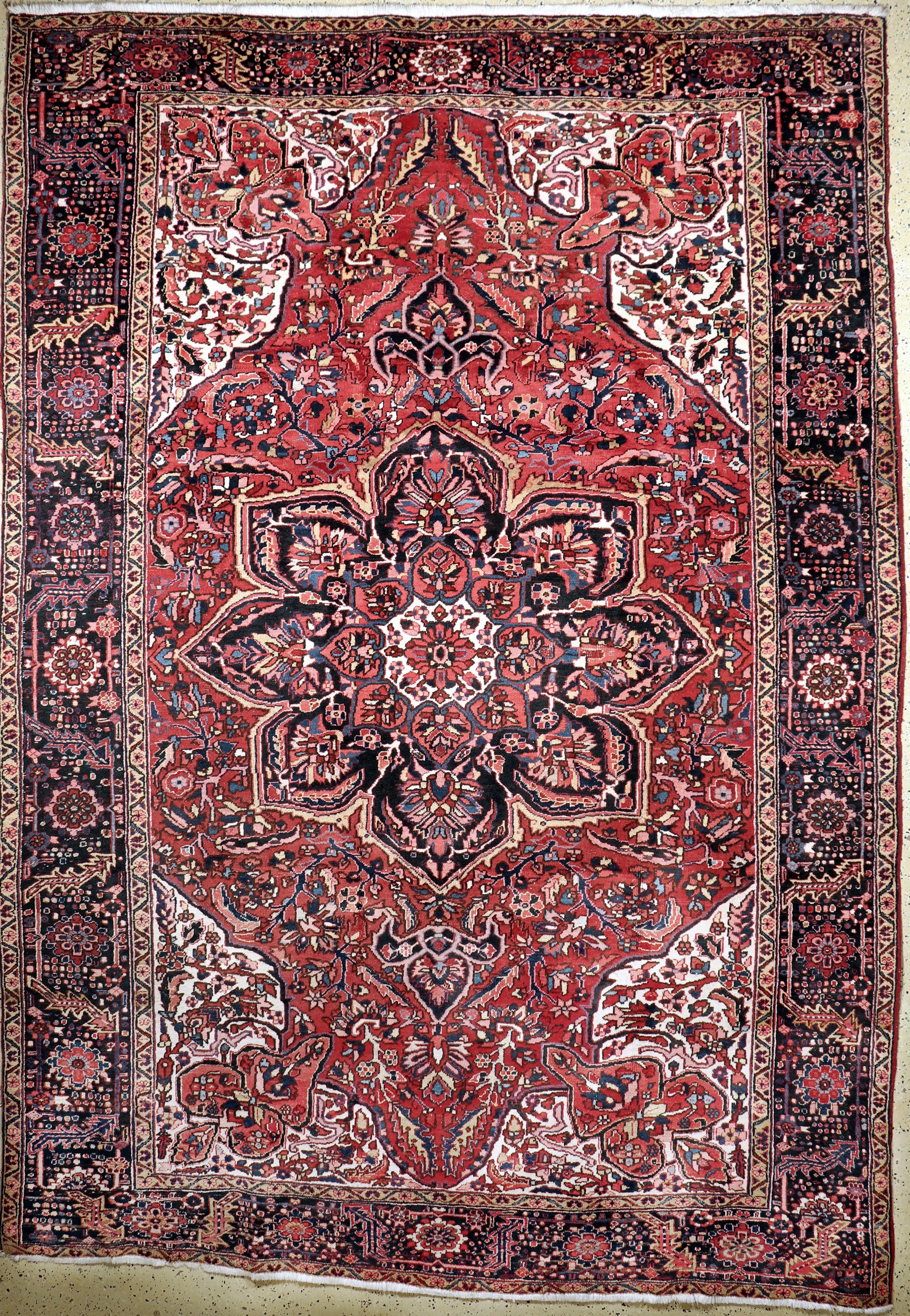 Heriz alt, Persien, Mitte 20.Jhd, Wolle aufBaumwolle, ca. 380 x 270 cm, EHZ: 2
