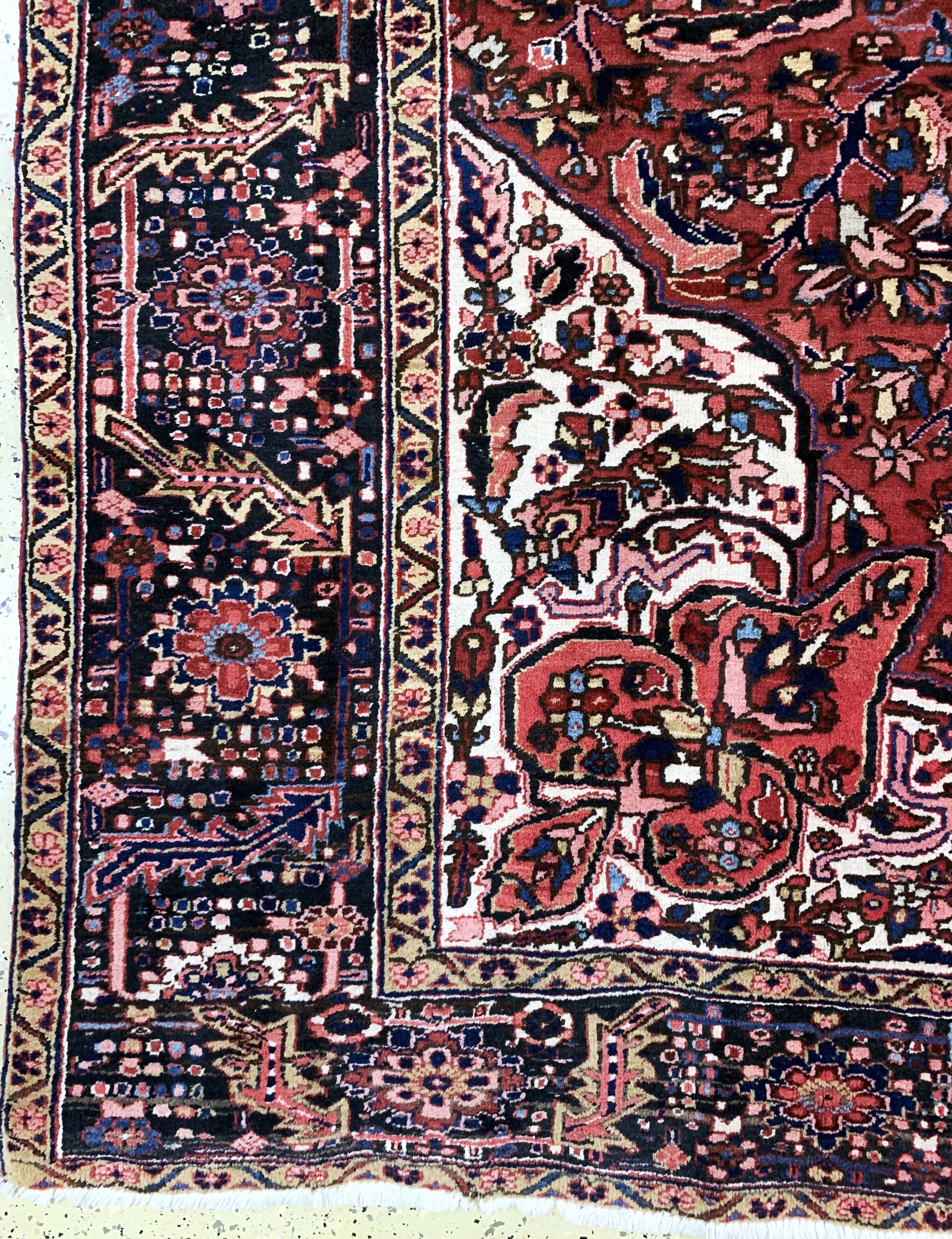 Detail b: Heriz alt, Persien, Mitte 20.Jhd, Wolle aufBaumwolle, ca. 380 x 270 cm, EHZ: 2