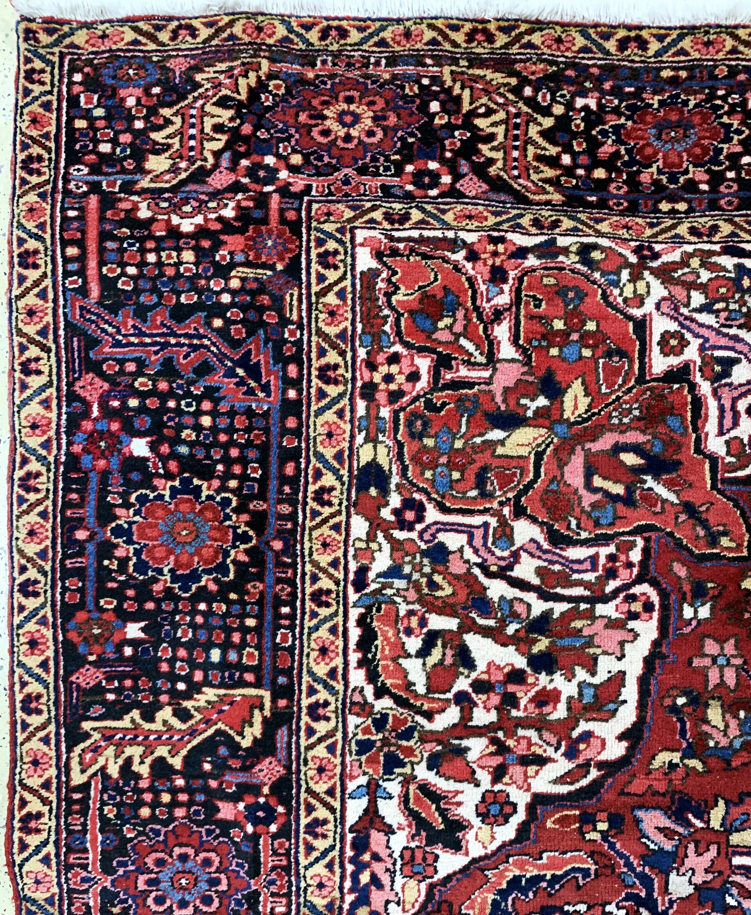 Detail d: Heriz alt, Persien, Mitte 20.Jhd, Wolle aufBaumwolle, ca. 380 x 270 cm, EHZ: 2