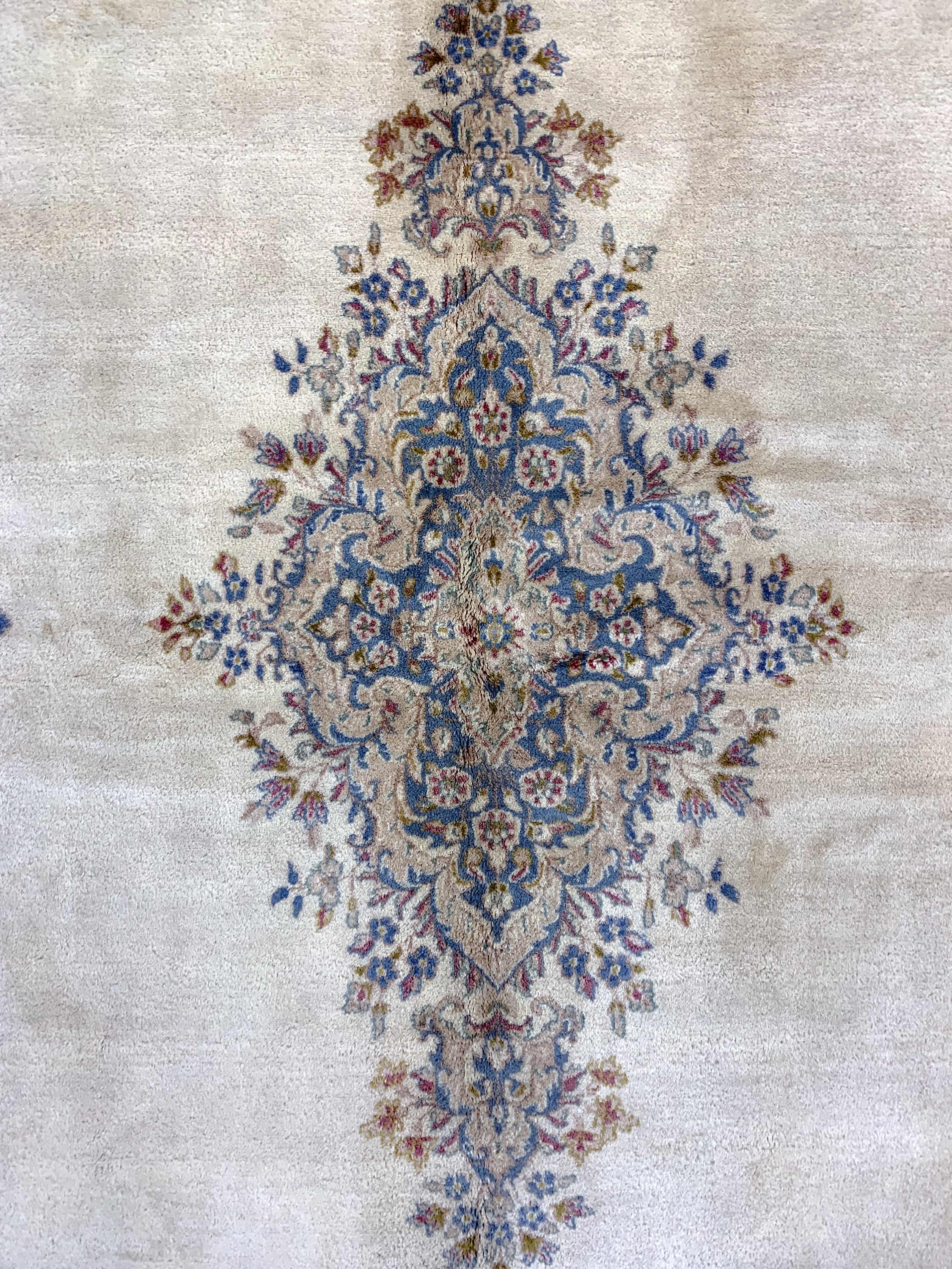 Detail c: Kerman, Persien, Ende 20.Jhd, Wolle auf Baumwolle, ca. 373 x 263 cm, EHZ: 2