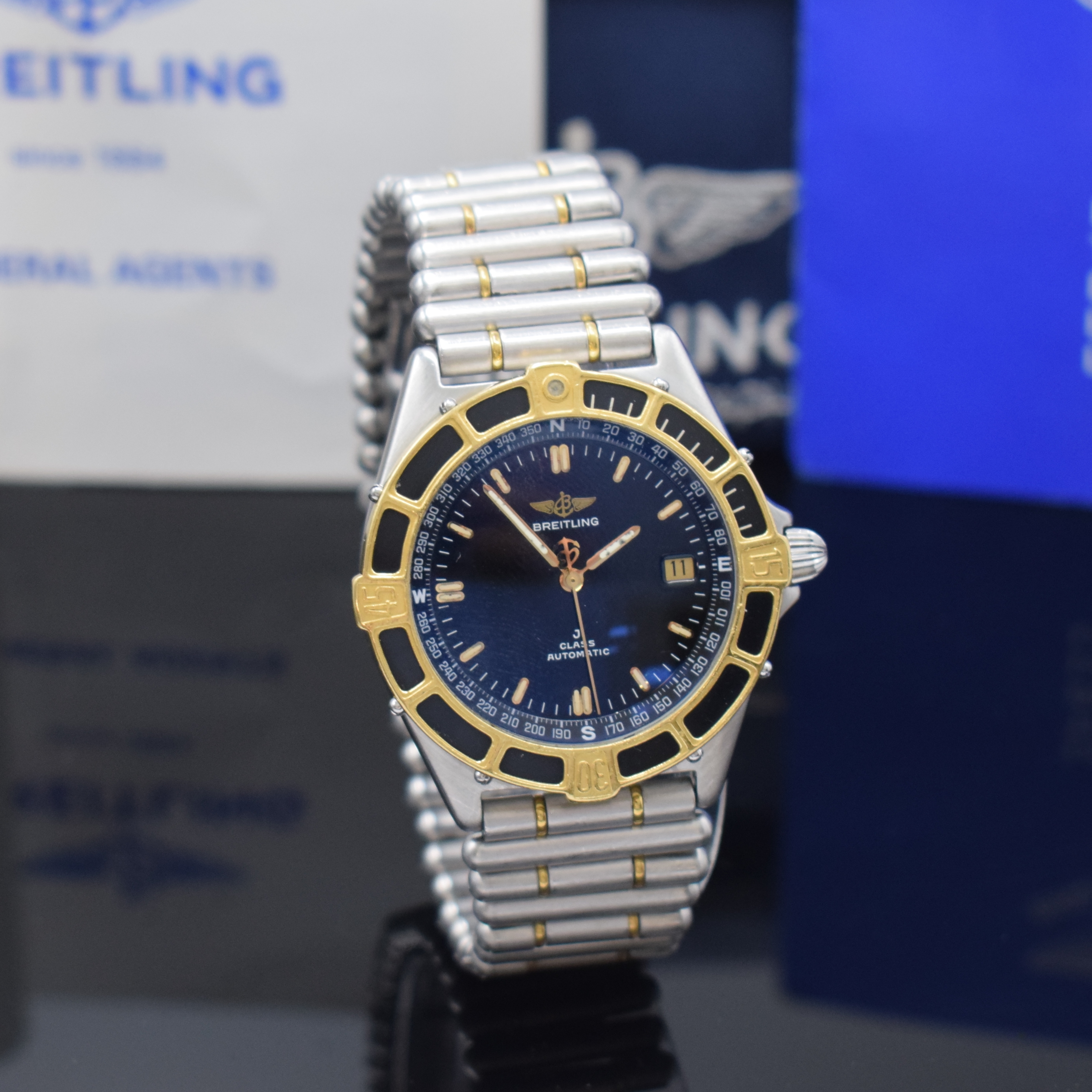 Detail b: BREITLING J-Class Herrenarmbanduhr Referenz 80250, Automatik, verschr. Edelstahlgeh. inkl. orig. Roleauxband m. dopp. Faltschl., Gold-Lünette m. ...