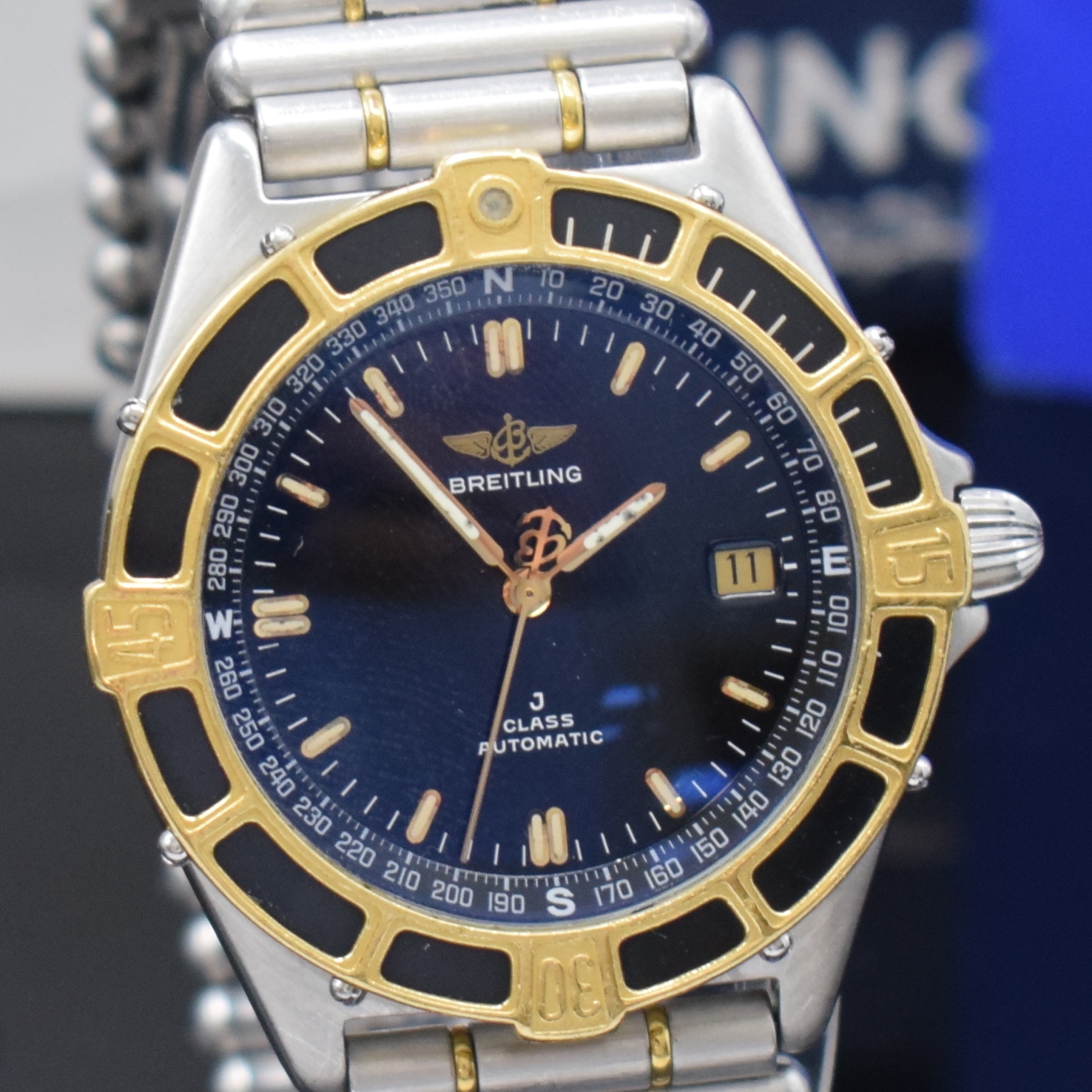 Detail c: BREITLING J-Class Herrenarmbanduhr Referenz 80250, Automatik, verschr. Edelstahlgeh. inkl. orig. Roleauxband m. dopp. Faltschl., Gold-Lünette m. ...
