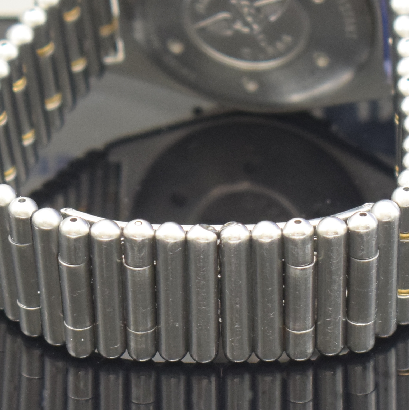 Detail d: BREITLING J-Class Herrenarmbanduhr Referenz 80250, Automatik, verschr. Edelstahlgeh. inkl. orig. Roleauxband m. dopp. Faltschl., Gold-Lünette m. ...