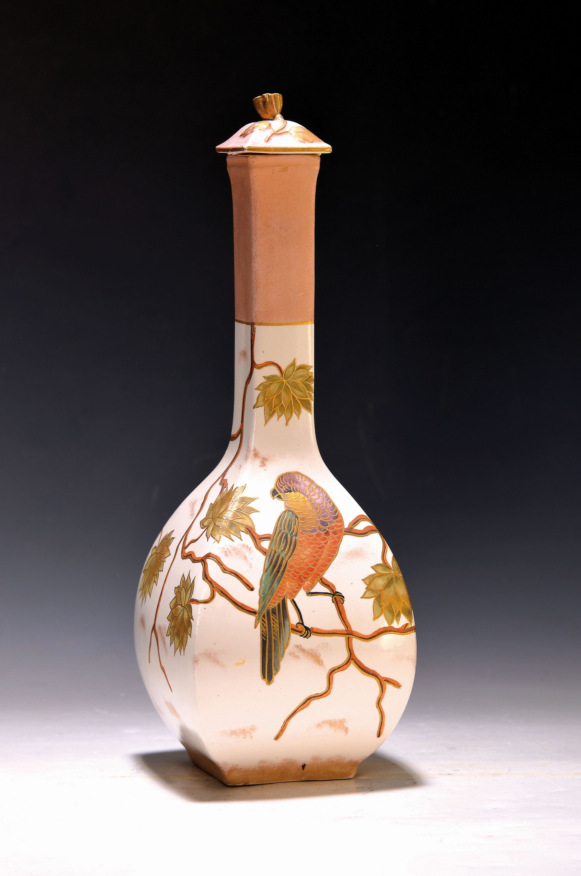 Detail d: 6 Vasen/Gefäße, Franz Anton Mehlem, Bonn, um 1900, Steingut, heller Fond mit feiner farbiger Malerei, Goldstaffage und teilweise Goldpuder, a. hohe ...