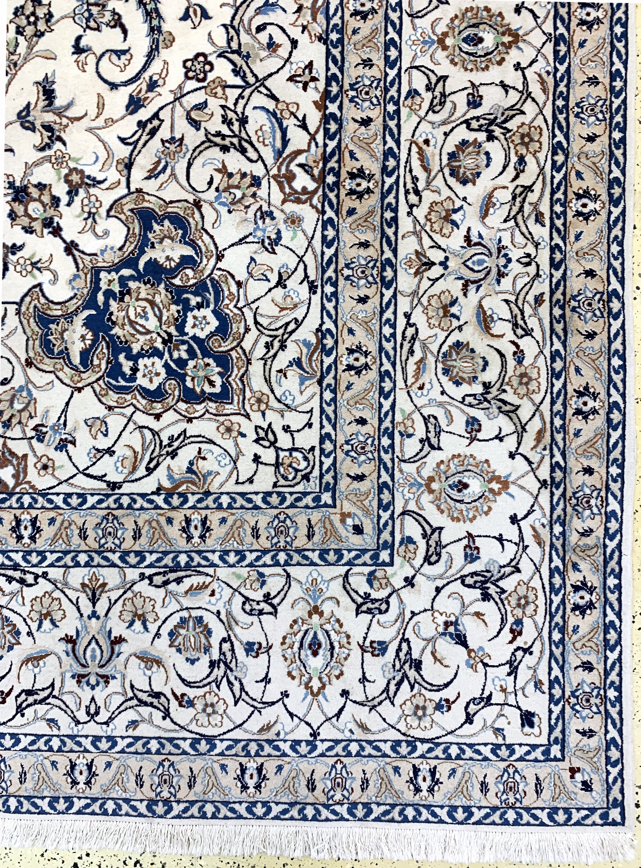 Detail a: Nain fein(9 La), Persien, Mitte 20.Jhd, Korkwolle mit Seide, ca. 350 x 345 cm, ca. 500.000 Kn/qm, EHZ: 2(verschmutz)