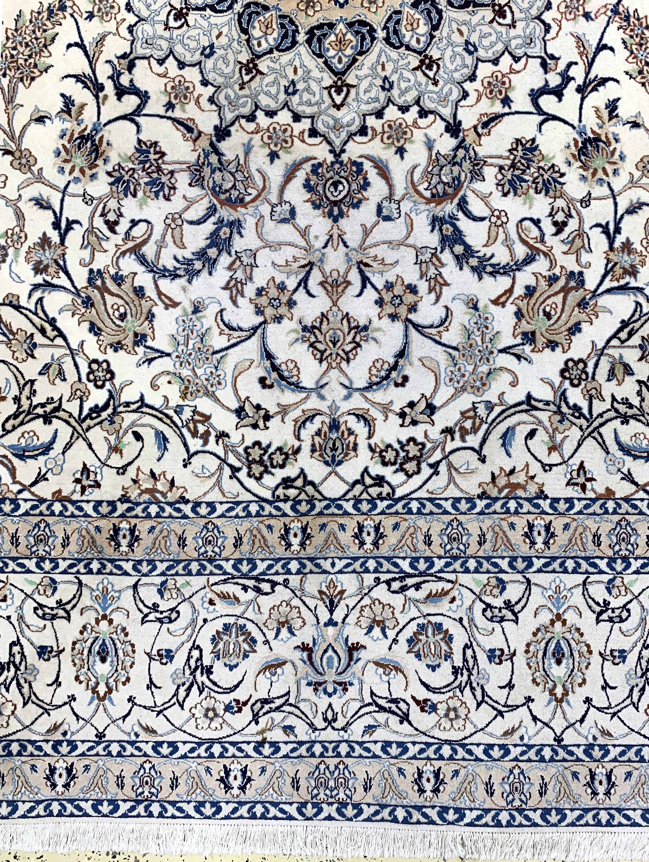 Detail b: Nain fein(9 La), Persien, Mitte 20.Jhd, Korkwolle mit Seide, ca. 350 x 345 cm, ca. 500.000 Kn/qm, EHZ: 2(verschmutz)