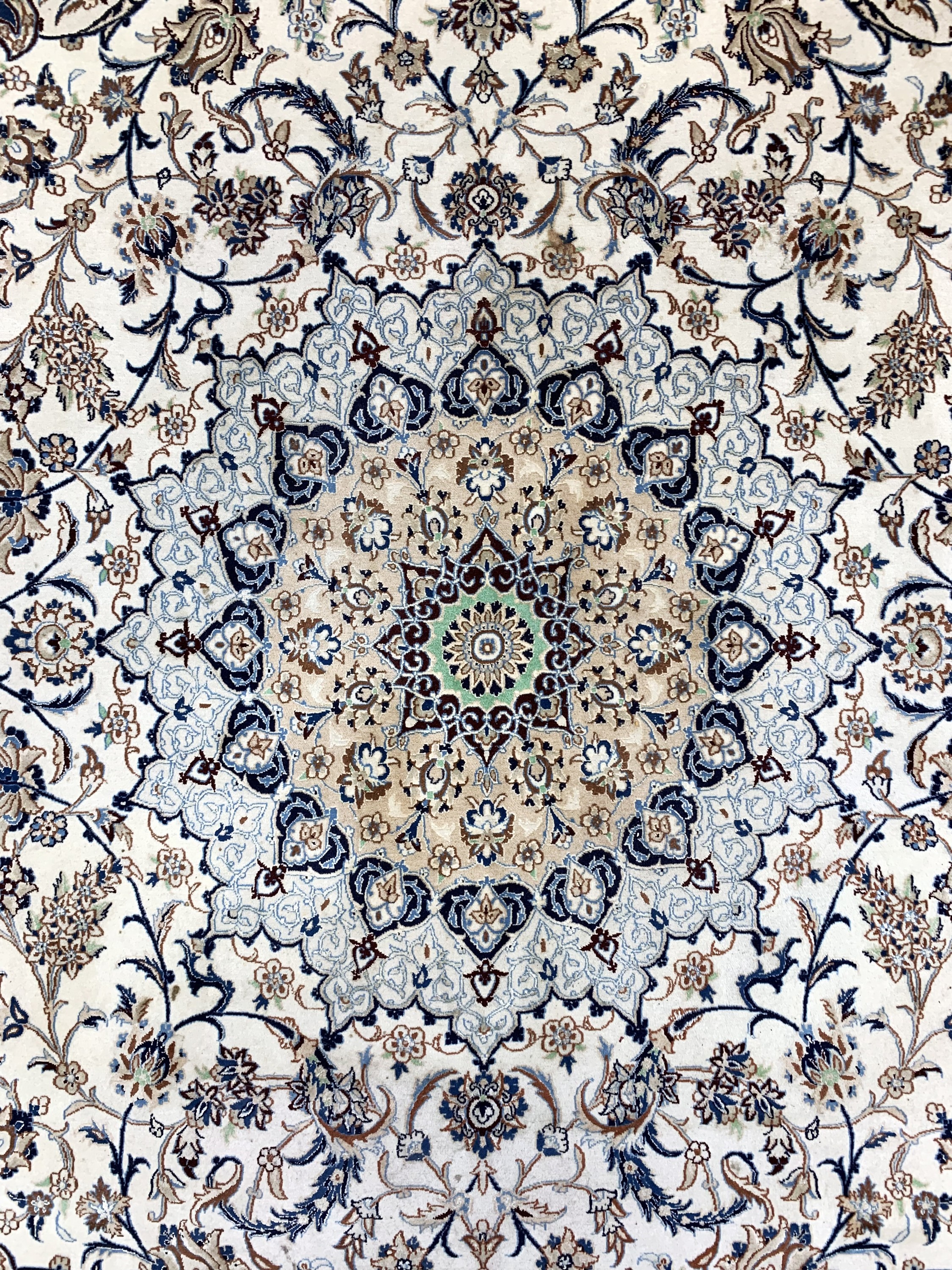 Detail d: Nain fein(9 La), Persien, Mitte 20.Jhd, Korkwolle mit Seide, ca. 350 x 345 cm, ca. 500.000 Kn/qm, EHZ: 2(verschmutz)