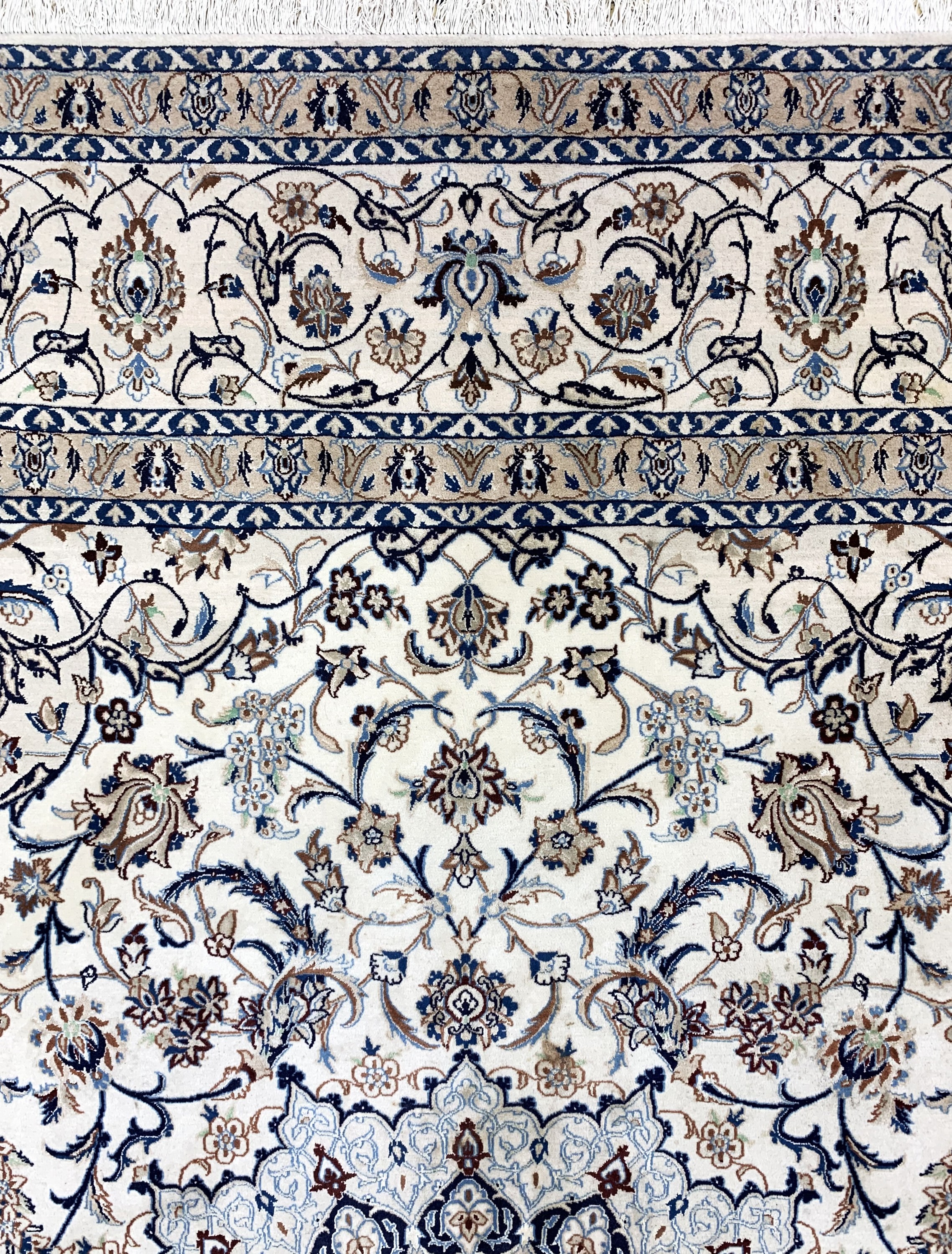 Detail f: Nain fein(9 La), Persien, Mitte 20.Jhd, Korkwolle mit Seide, ca. 350 x 345 cm, ca. 500.000 Kn/qm, EHZ: 2(verschmutz)