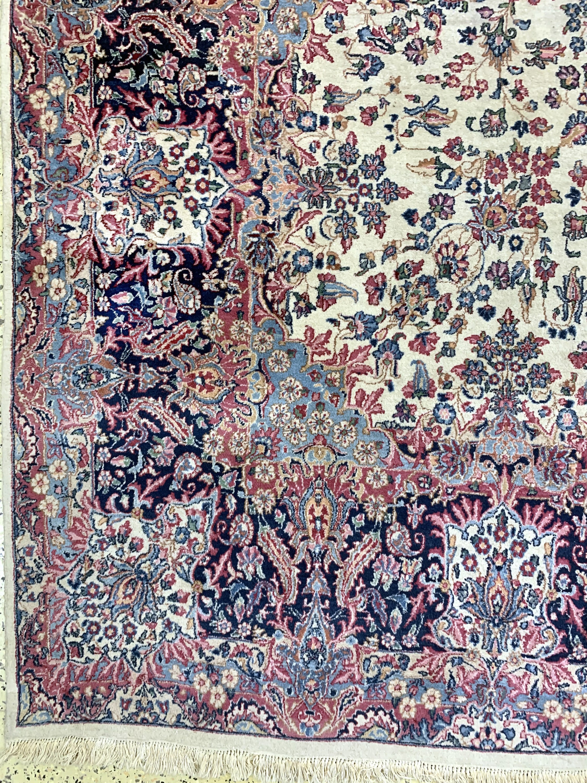 Detail c: Kerman Lawar, Persien, Mitte 20.Jhd, Wolle auf Baumwolle, ca. 377 x 358 cm, EHZ: 3, verschmutzt