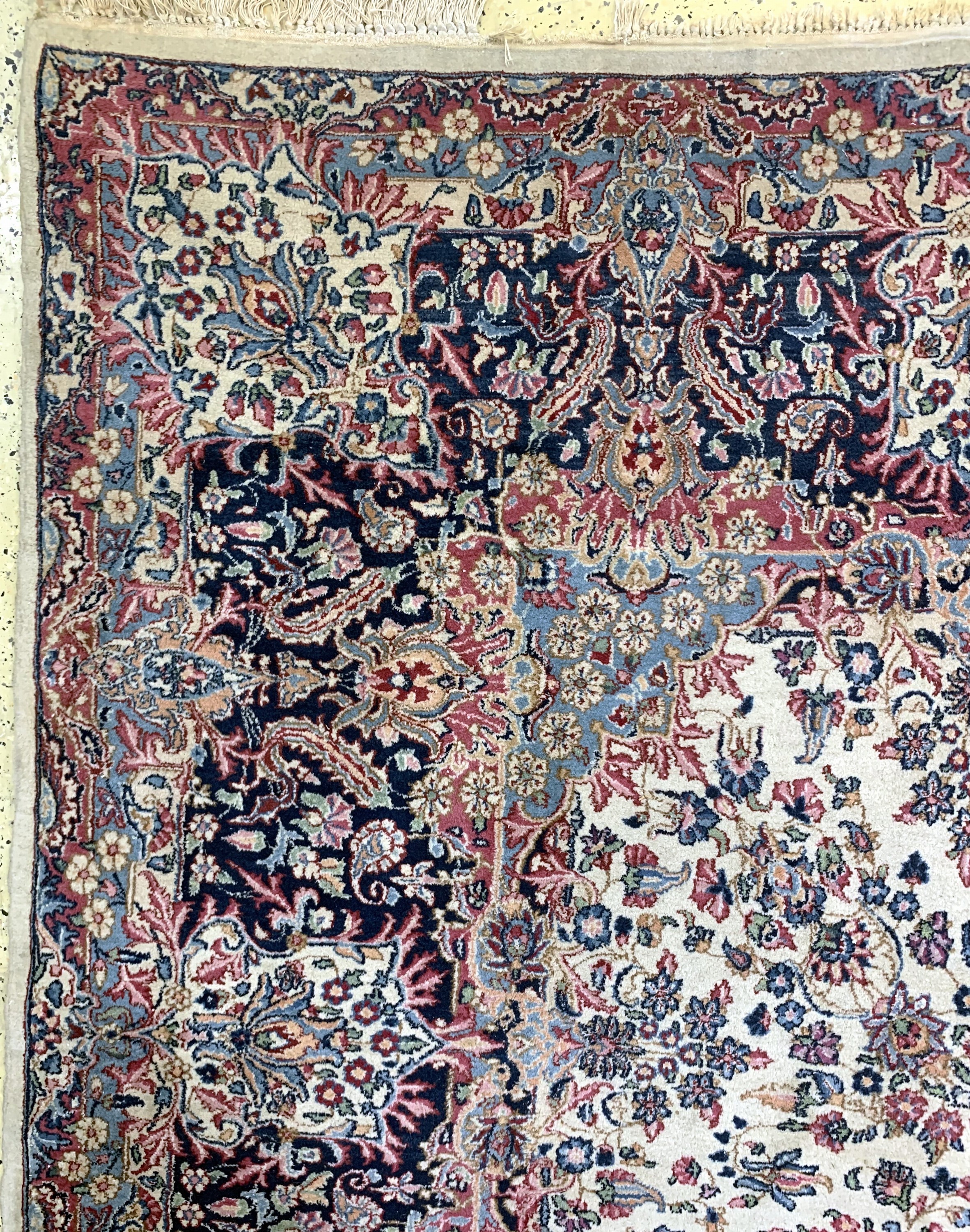 Detail e: Kerman Lawar, Persien, Mitte 20.Jhd, Wolle auf Baumwolle, ca. 377 x 358 cm, EHZ: 3, verschmutzt