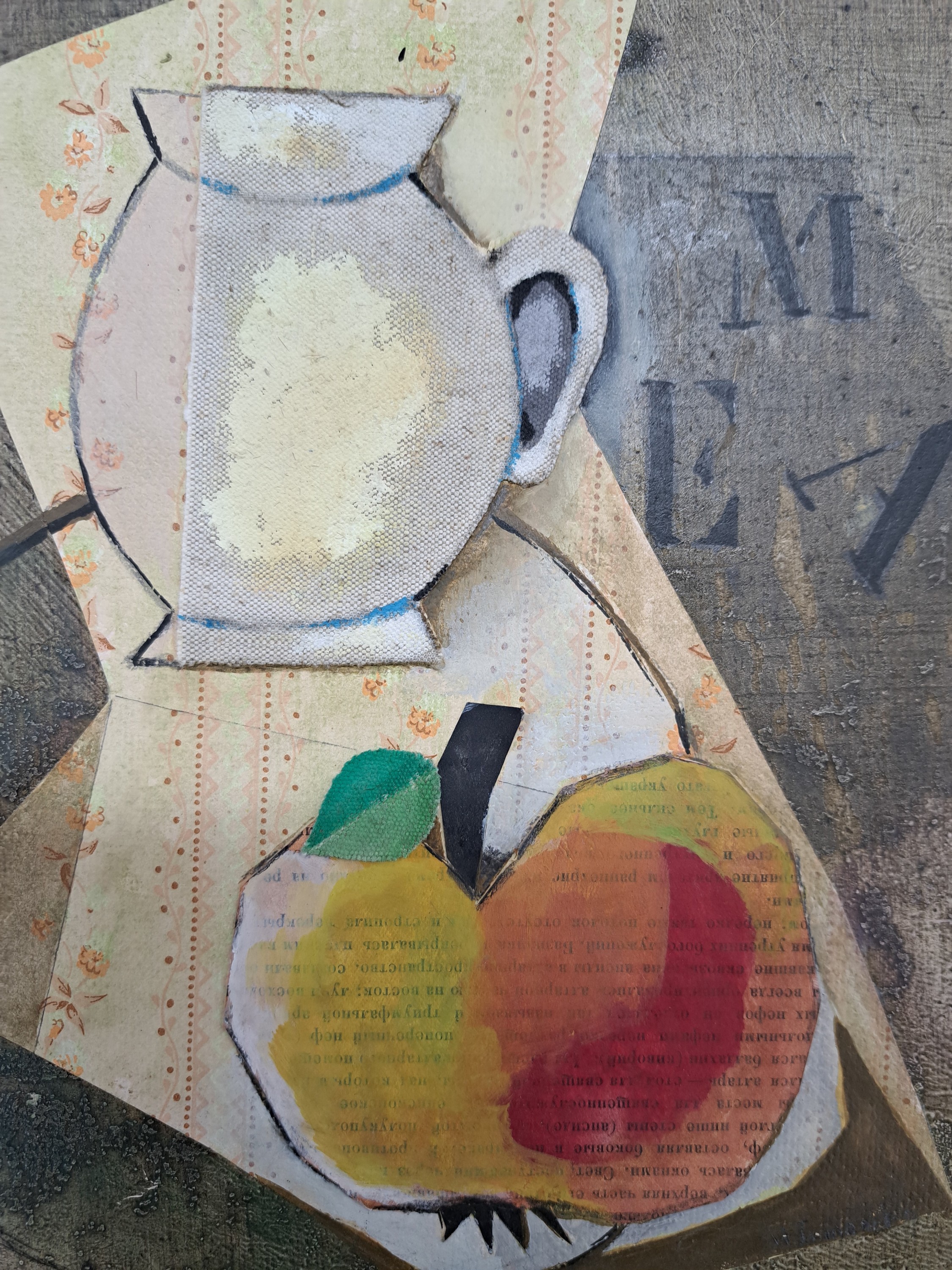 Detail n: Unbekannter Künstler der russischen Avantgarde, Stillleben mit Kanne und Apfel, Öl und Collage mit kyrillisch beschriftetem Papier auf ...