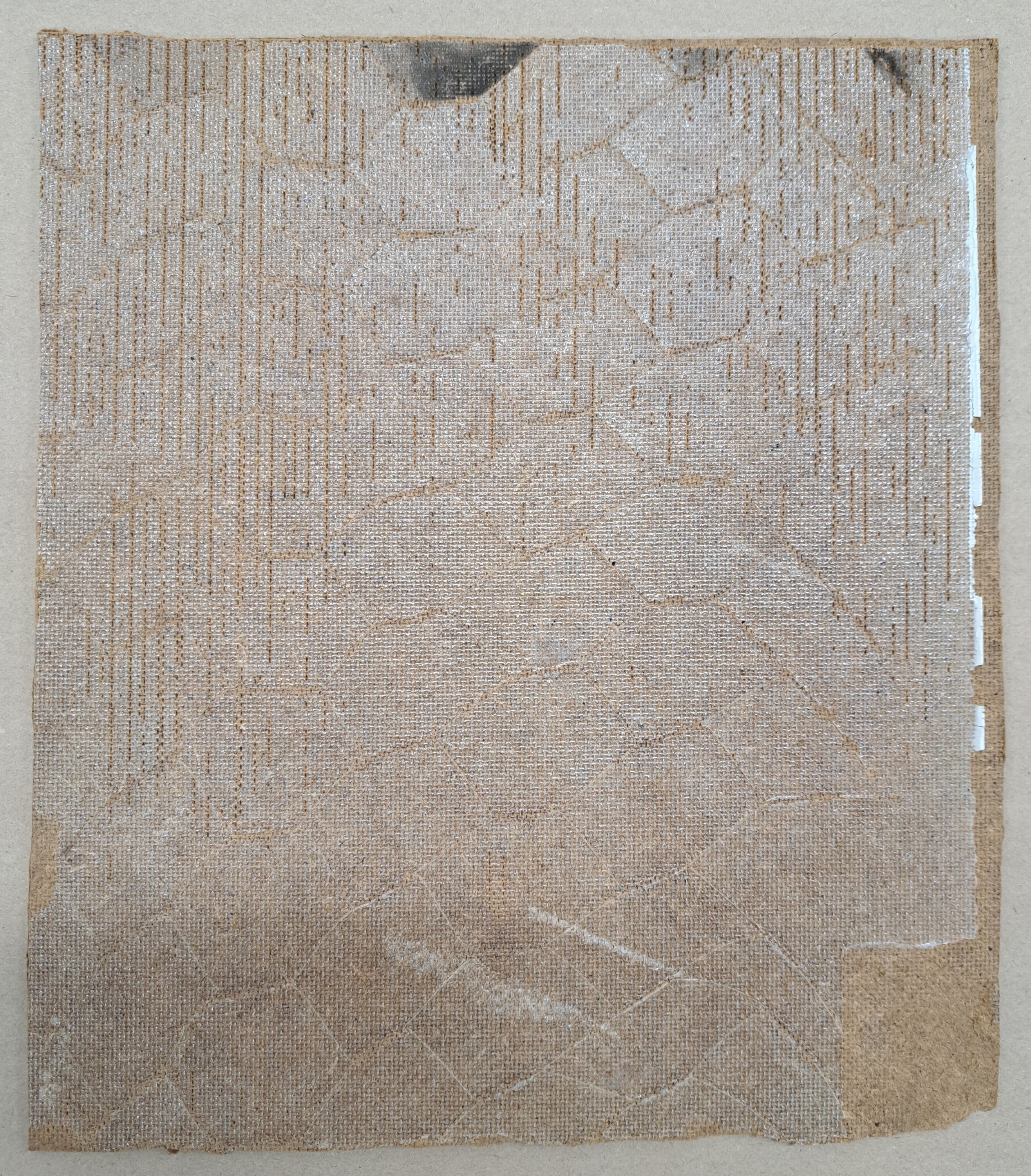 Detail o: Unbekannter Künstler der russischen Avantgarde, Stillleben mit Kanne und Apfel, Öl und Collage mit kyrillisch beschriftetem Papier auf ...