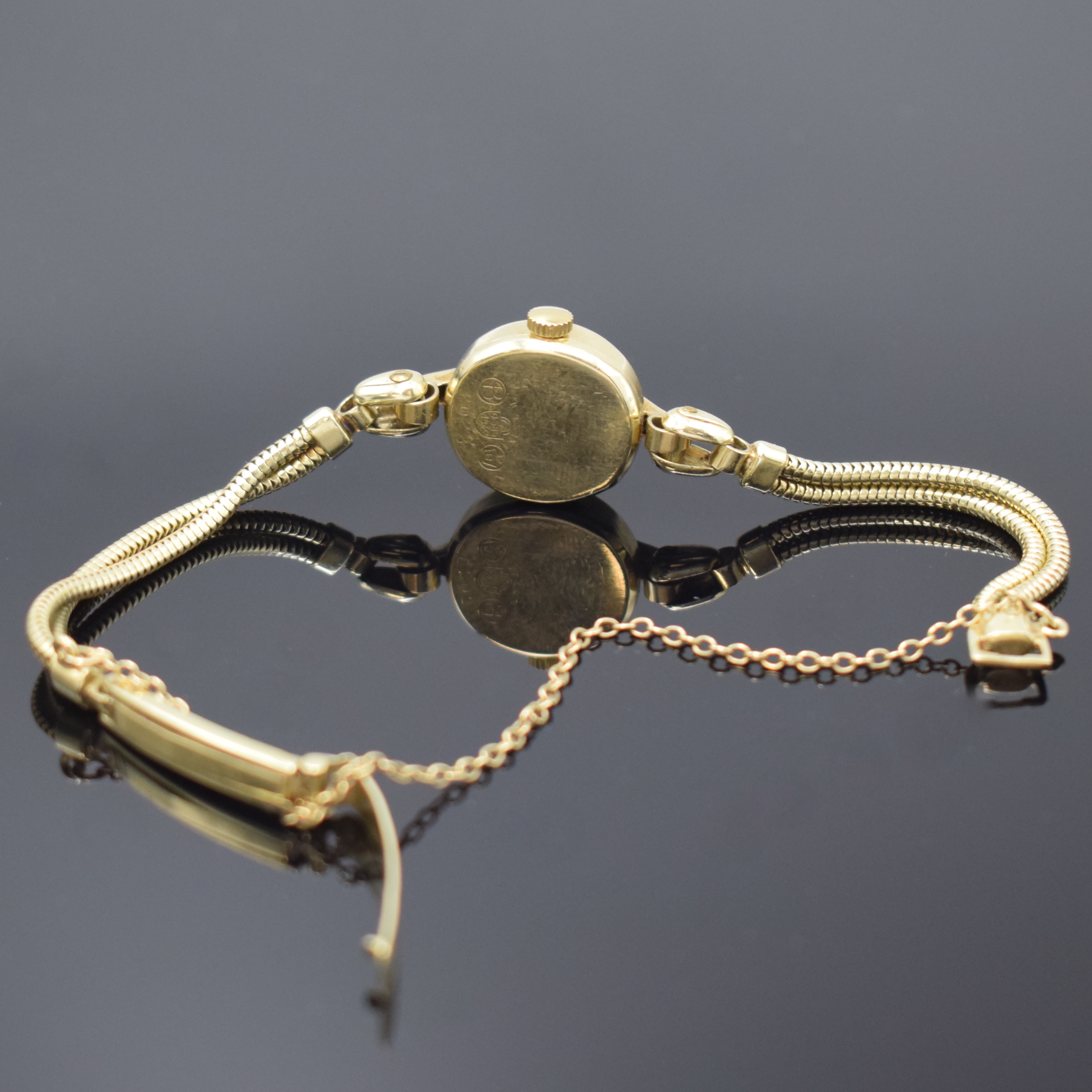 Detail d: BIFORA Damenarmbanduhr in GG 585/000, Handaufzug, Schweiz 1960er Jahre, Boden aufgedr., 2-reihiges GG 585/000 Band m. Sicherheitskettchen, silb. ...