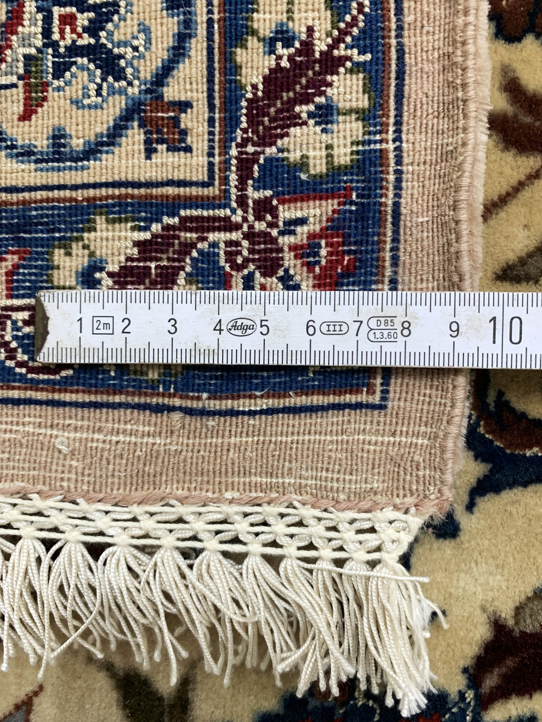 Detail g: Esfahan fein, China, Mitte 20.Jhd, Korkwolle auf Seide, ca. 350 x 254 cm, EHZ: 1-2, (Fransen erneuert)