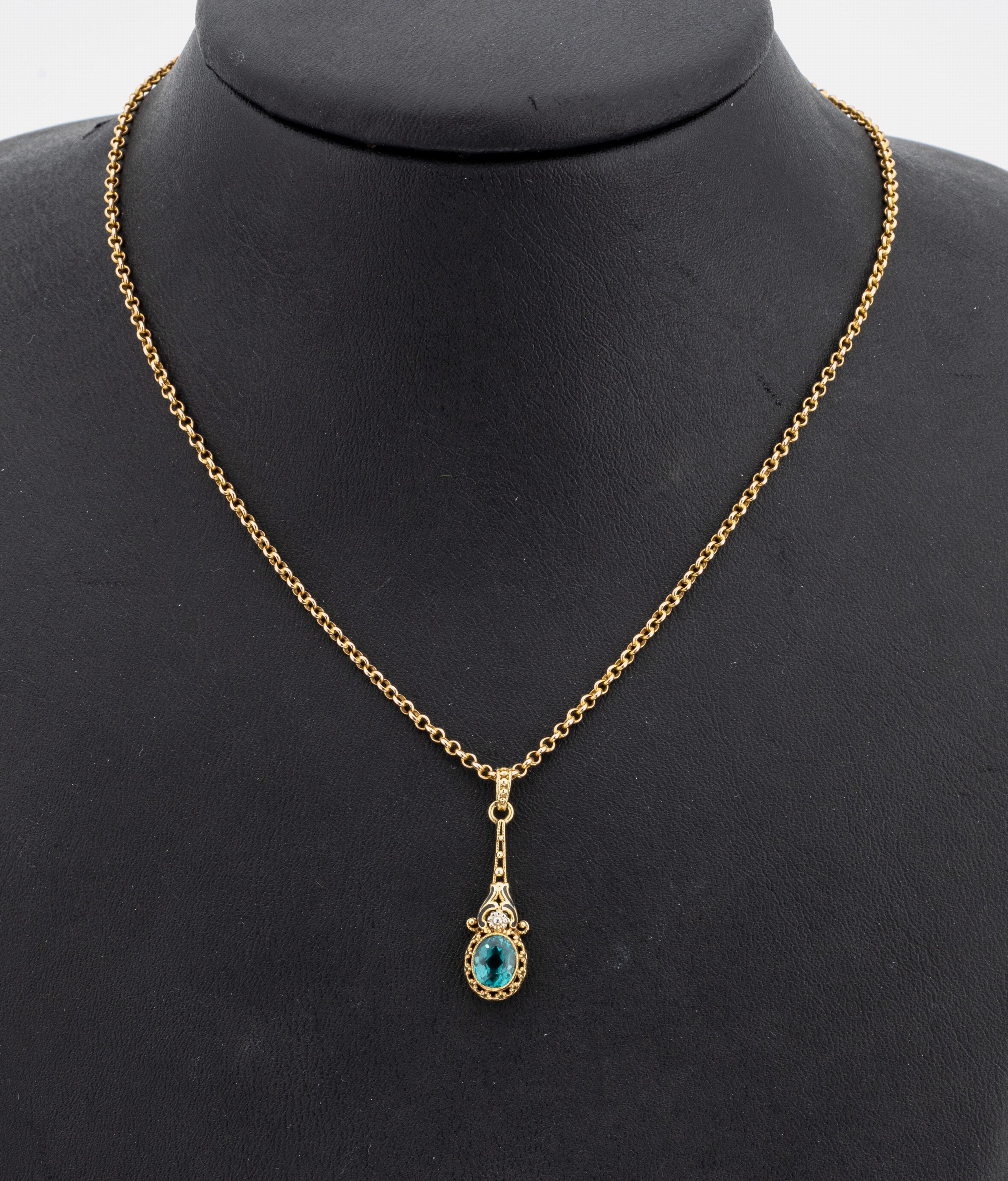 14 kt Gold Farbstein-Anhänger, GG 585/000, 1930er Jahre, ovalfacett. blaugrüner Verdelith ca. 1.0 ct, schwarz emaill., L. ca. 3 cm, ca. 1.1 g, an ...