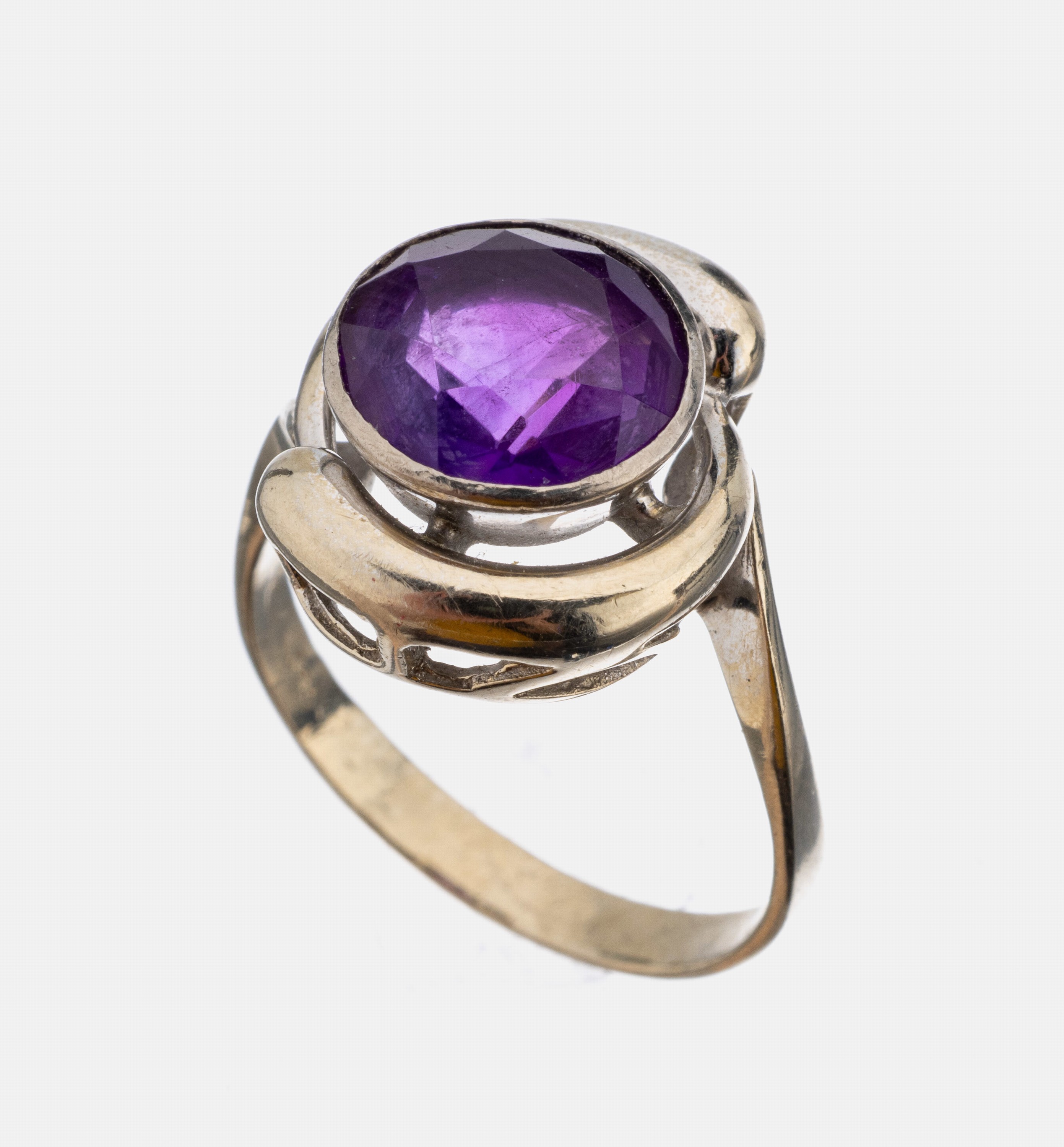 14 kt Gold Amethyst-Ring, WG 585/000, rundfacett. Amethyst, RW 58, ca. 4.8 g