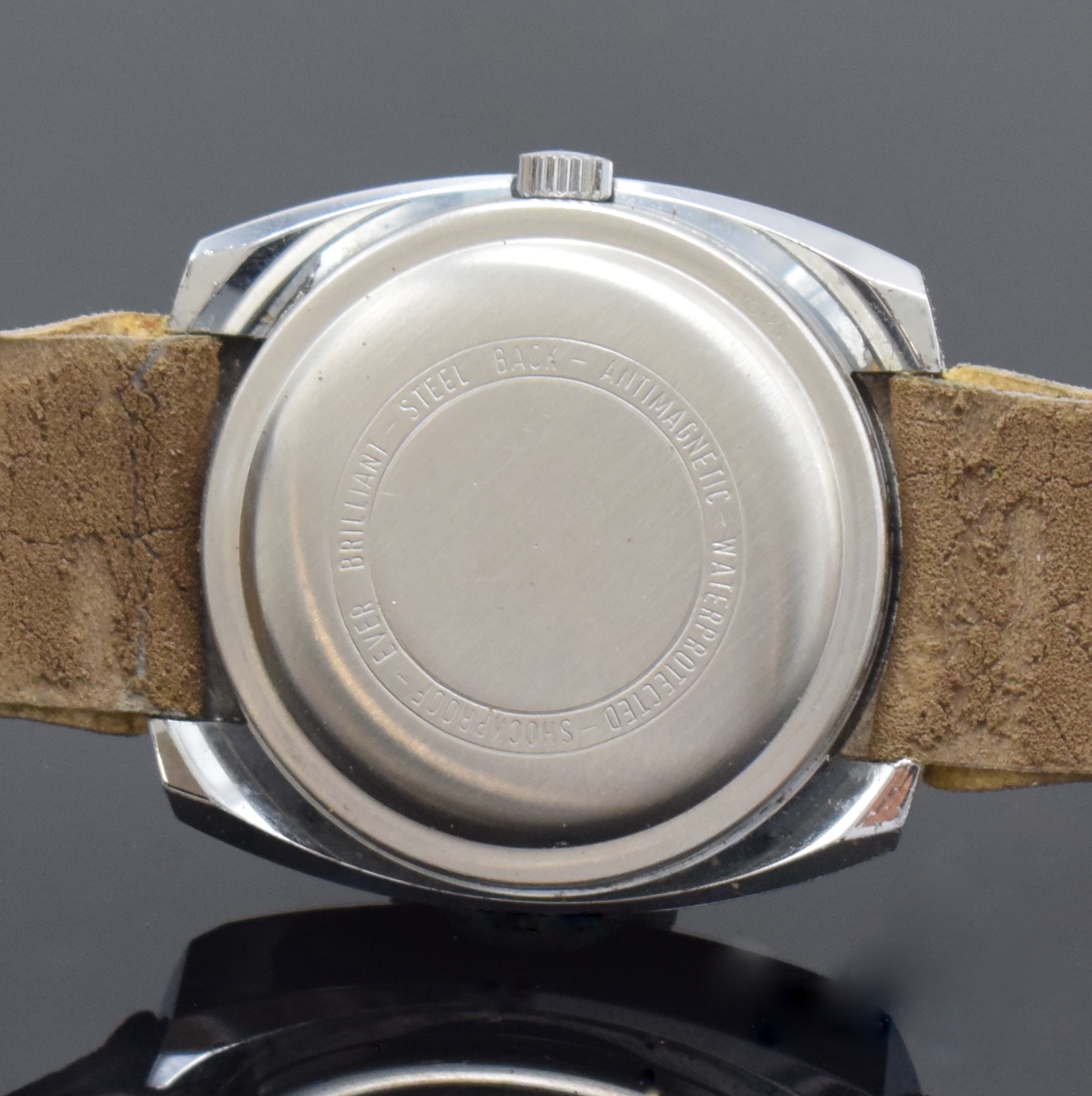 Detail e: Konvolut 2 Armbanduhren, beide 1970er Jahre, beide Automatik, 1 x BWC, verchr. Geh., Edelstahlboden verschr., 2-farb. Zifferbl. m. aufgel. Indizes ...
