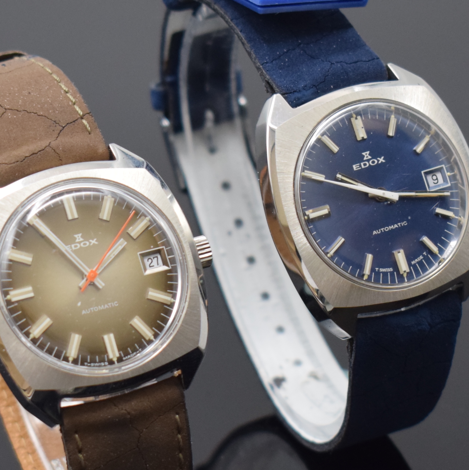 Detail c: Konvolut 2 EDOX nahezu neuwertige Armbanduhren, Schweiz um 1975, beide Edelstahlgeh., Böden verschr., 1 x braunes Fume-, 1 x blaues Zifferbl., Anz. ...