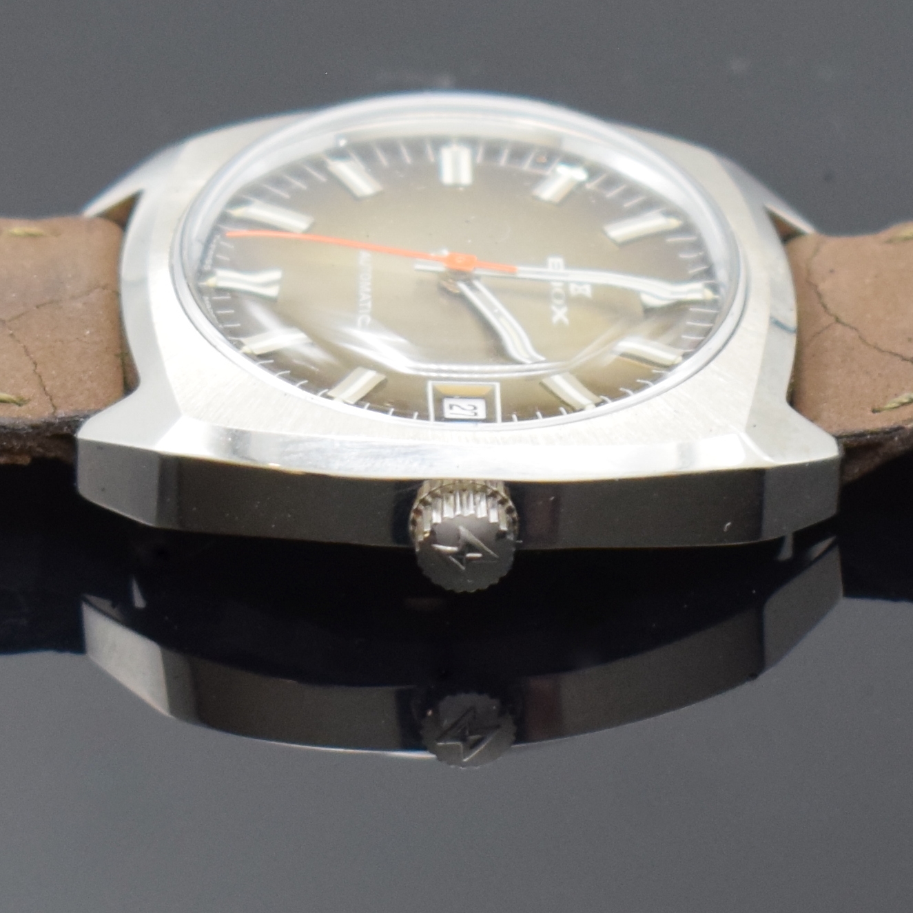 Detail e: Konvolut 2 EDOX nahezu neuwertige Armbanduhren, Schweiz um 1975, beide Edelstahlgeh., Böden verschr., 1 x braunes Fume-, 1 x blaues Zifferbl., Anz. ...
