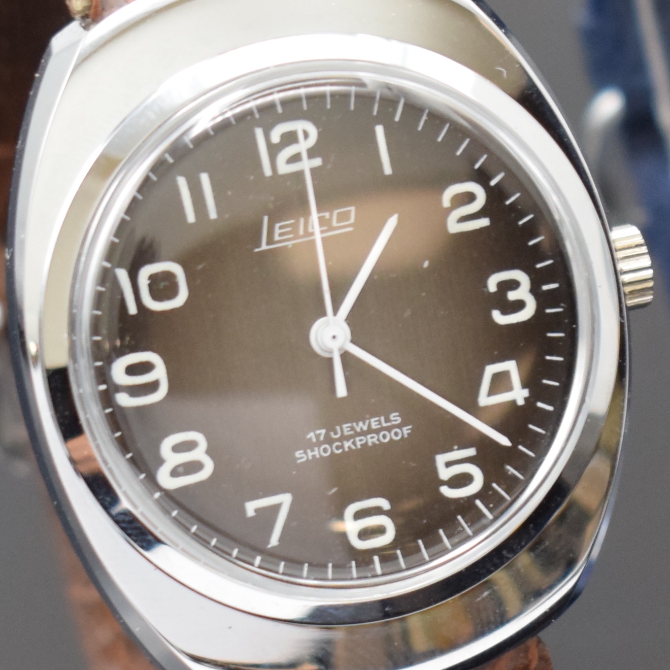 Detail b: Konvolut 2 LEICO Armbanduhren, um 1970, 1 x Automatik mit Kal. PUW 1561, 1 x Handaufzug Kal. PUW 560, beide verchromte Metallgeh., Edelst.-Böden ...
