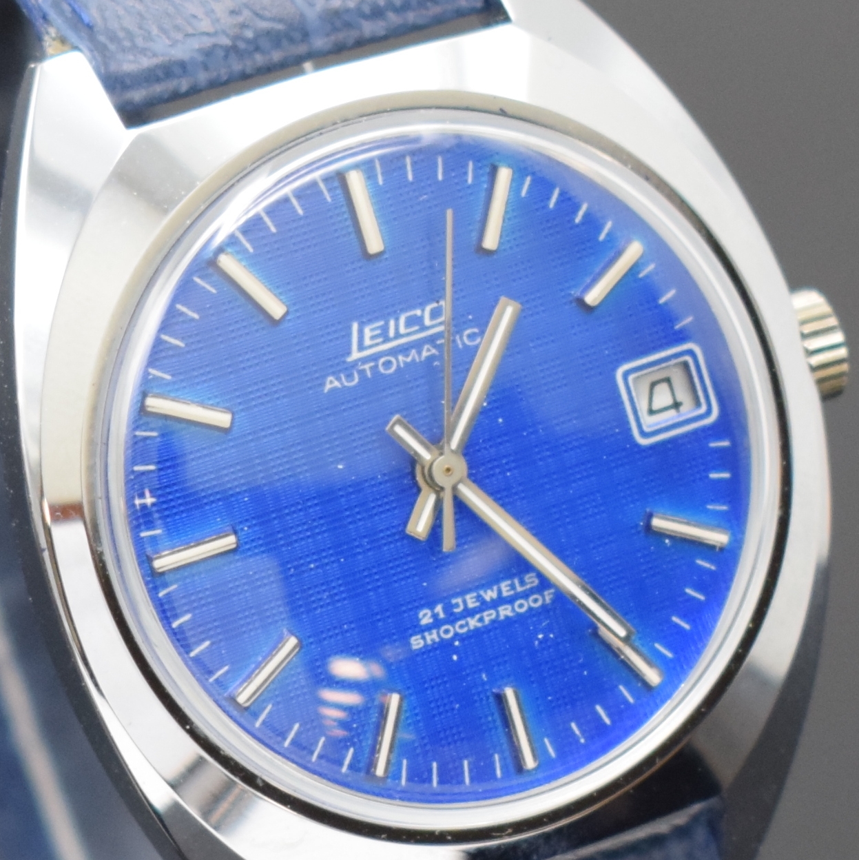 Detail c: Konvolut 2 LEICO Armbanduhren, um 1970, 1 x Automatik mit Kal. PUW 1561, 1 x Handaufzug Kal. PUW 560, beide verchromte Metallgeh., Edelst.-Böden ...