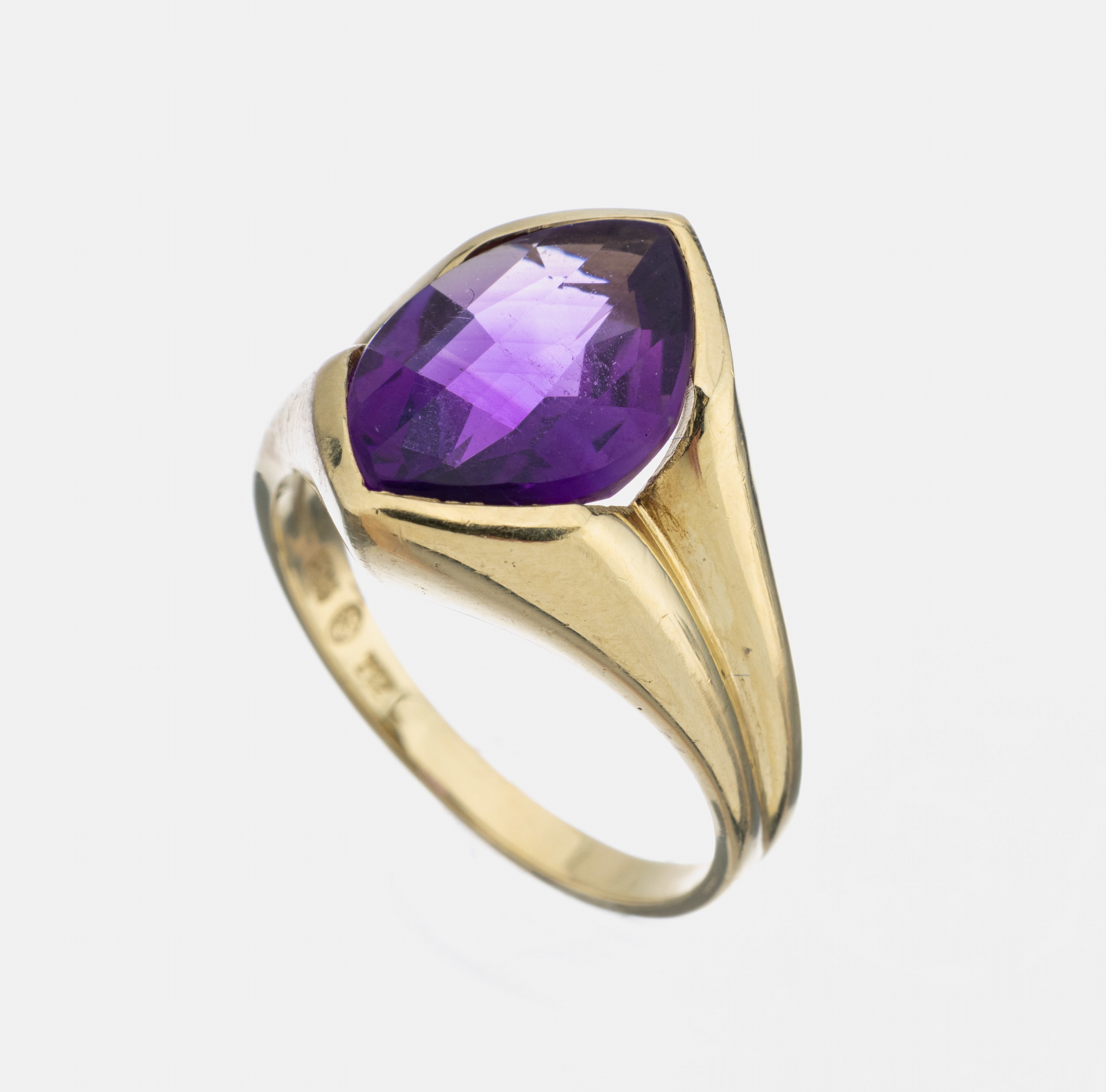 14 kt Gold Amethyst-Ring, GG 585/000, Amethyst im Fantasieschliff, RW 58, ca. 6.7 g