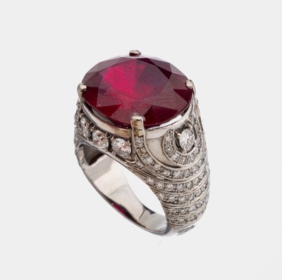 Image 26892721 - 18 kt Gold Rubin-Brillant-Ring, WG 750/000,mittig facett. Rubin ca. 21.1 ct (farb- und ...