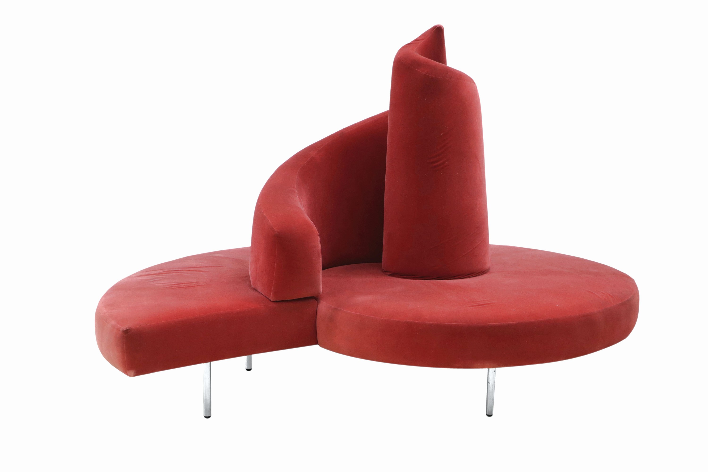Schneckensofa, Edra, Modell: Tatlin von Mario Cananzi u. Roberto Semprini, 2-teilig, samtartiger Stoffbezüge Rot, auf Metallfüßen, Alters- u. ...