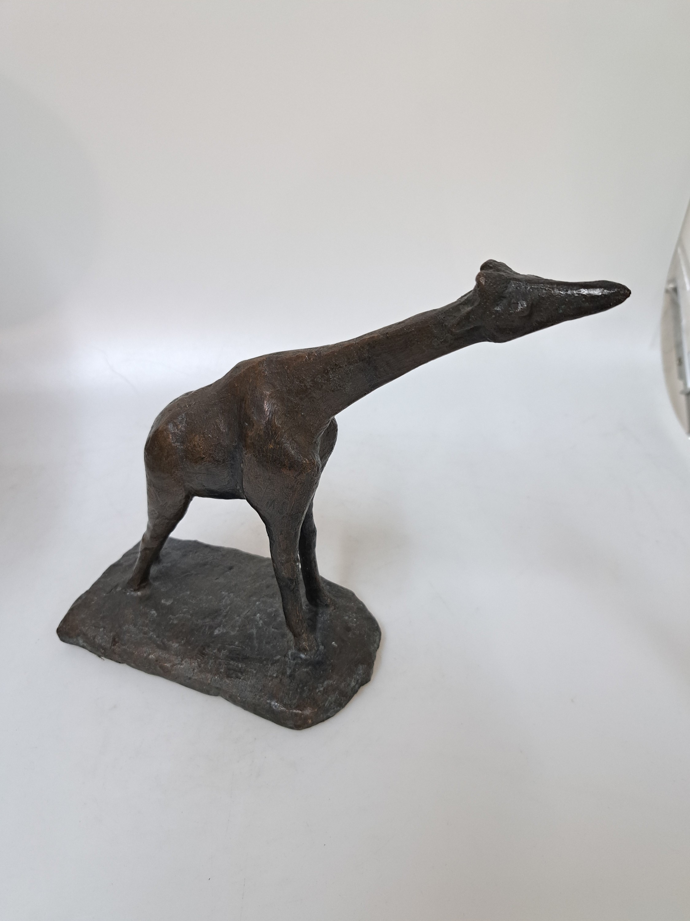 Detail a: Bronzefigur, "Giraffe", 20. Jh., unleserlich auf der Plinthe signiert, ca. 22 x 21 x 8.5 cm
