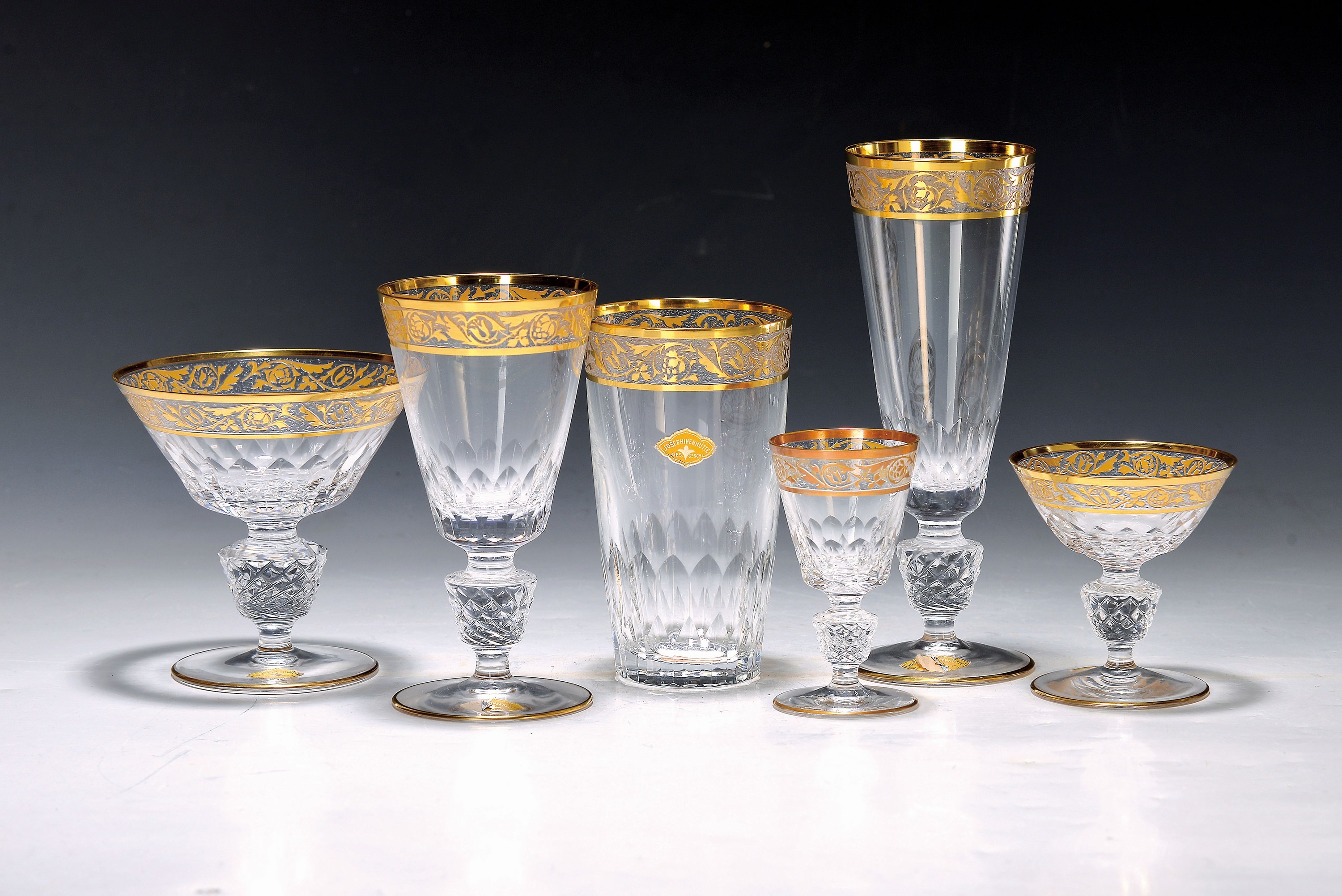 Trinkglasservice, Josephinenhütte, 20. Jh., Kristallglas, mit Goldstaffage, geätzter Goldrand, 3 Sektflöte, 6 Bechergläser, 5 Champagnergläser, ...