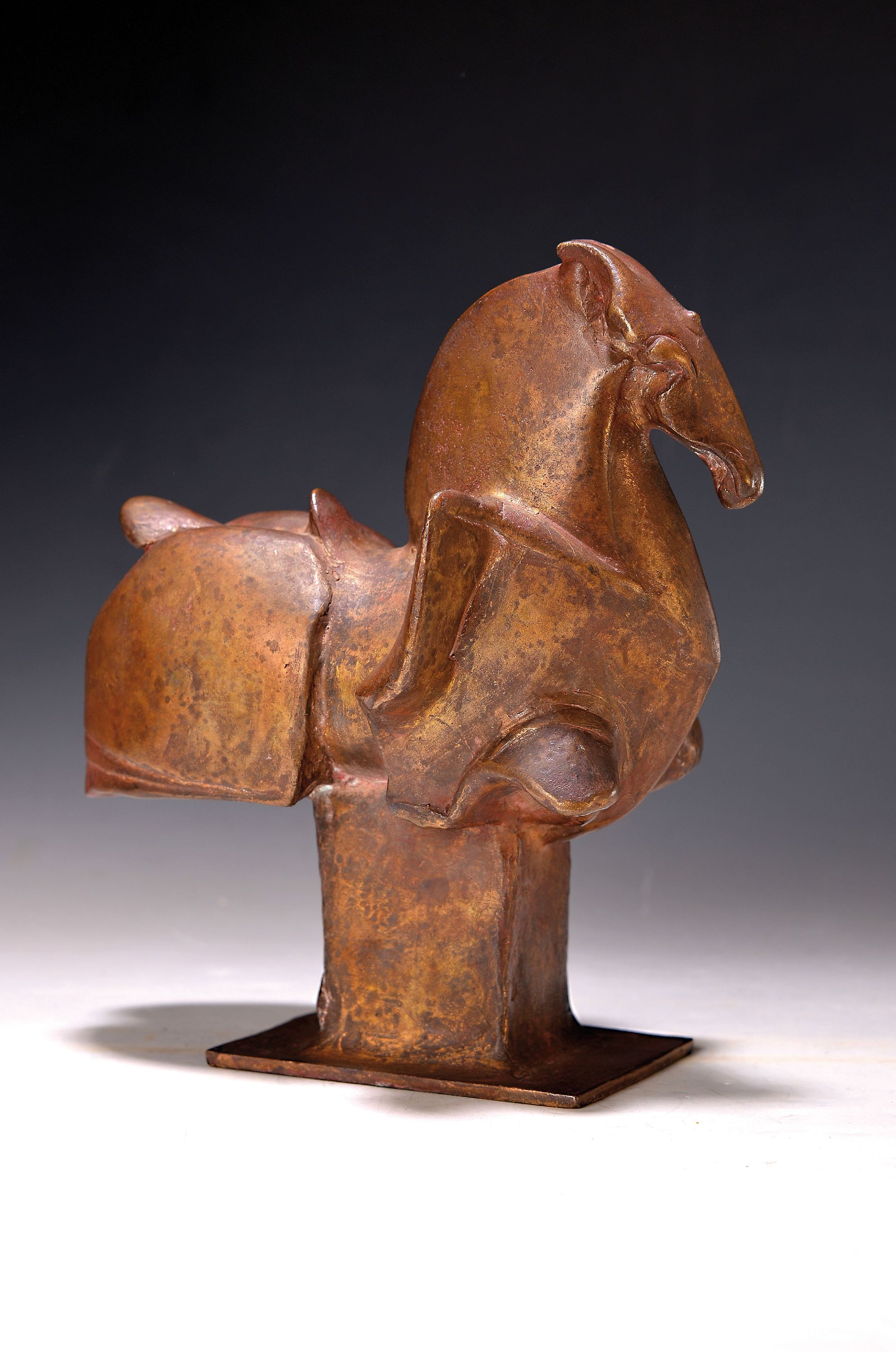 Detail k: Gernot Rumpf, 1941 Kaiserslautern-2025, Bronzefigur, Pegasus/Pferd patiniert, signiert und num. III/V, ca. 25 x 21 cm Gießerstempel Strehle