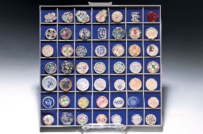 Image 49 Spielsteine/Token/Jetons, Asien, aus Porzellan, einmal Glas, teilweise bunt staffiert, ...