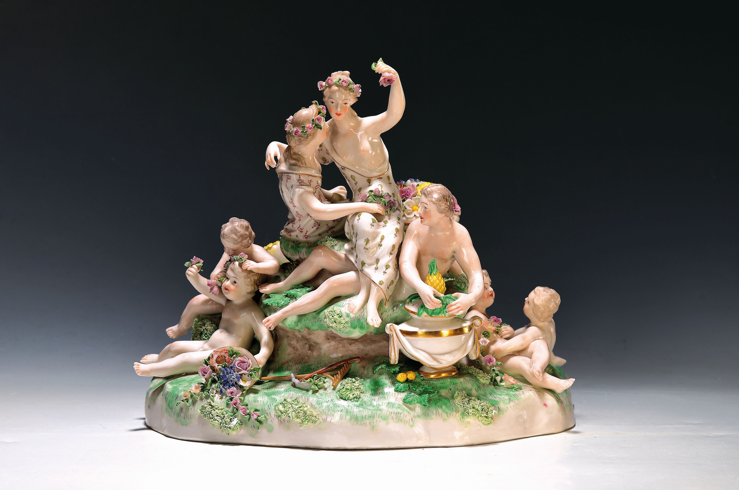 Große Figurengruppe "Flora und Pomona", Entw. nach Frankenthal, Nymphenburg, 20.Jh., Porzellan, farbig staffiert, zweifach gestaffelte ...