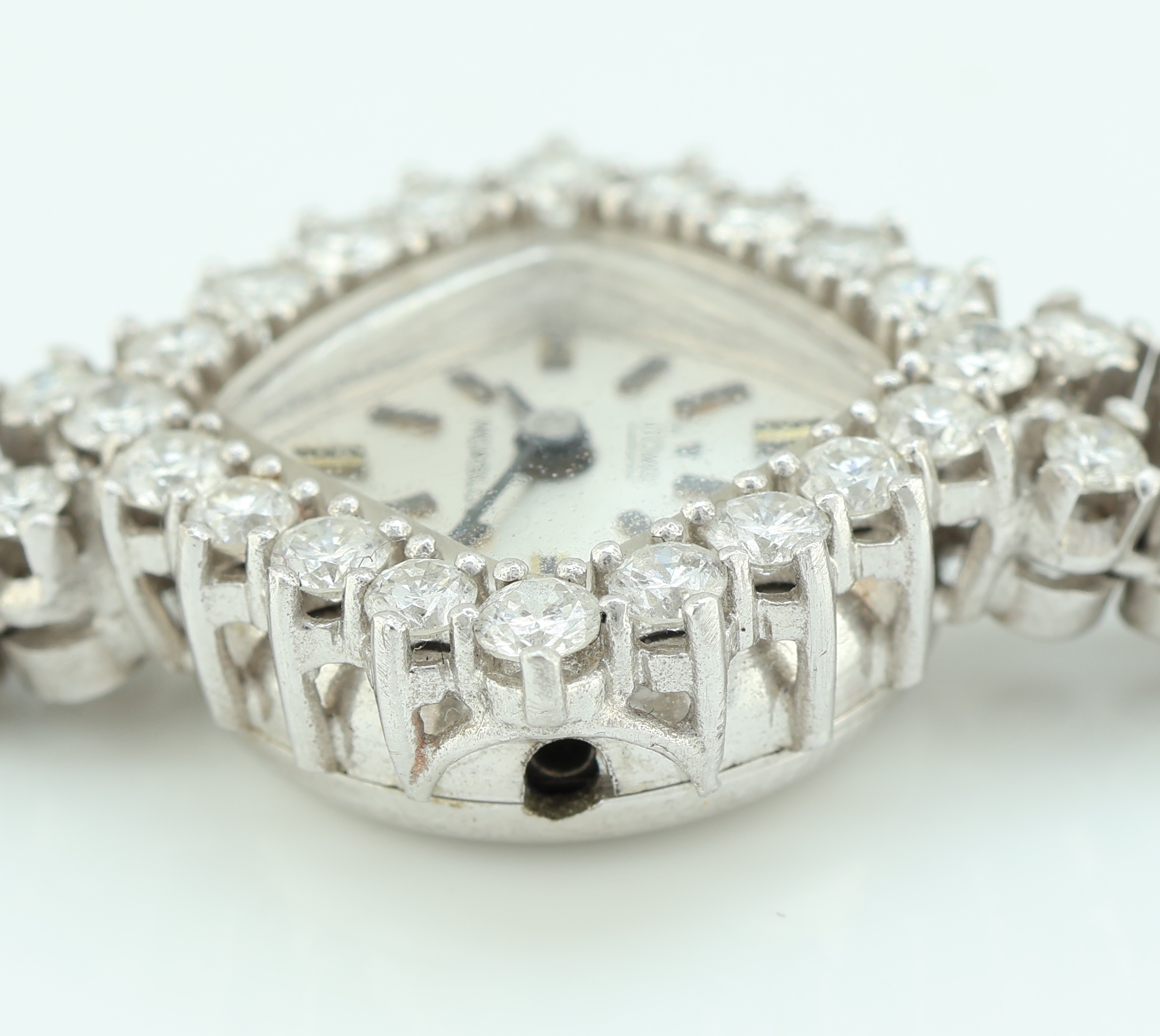 Detail a: 18 kt Gold Damenschmuckuhr mit Brillanten, WG 750/000, 8 8/8-Diamanten und 32 Brillanten zus. ca. 1.50 ct Weiß/si, STOWA, Incabloc Stoßs., ...