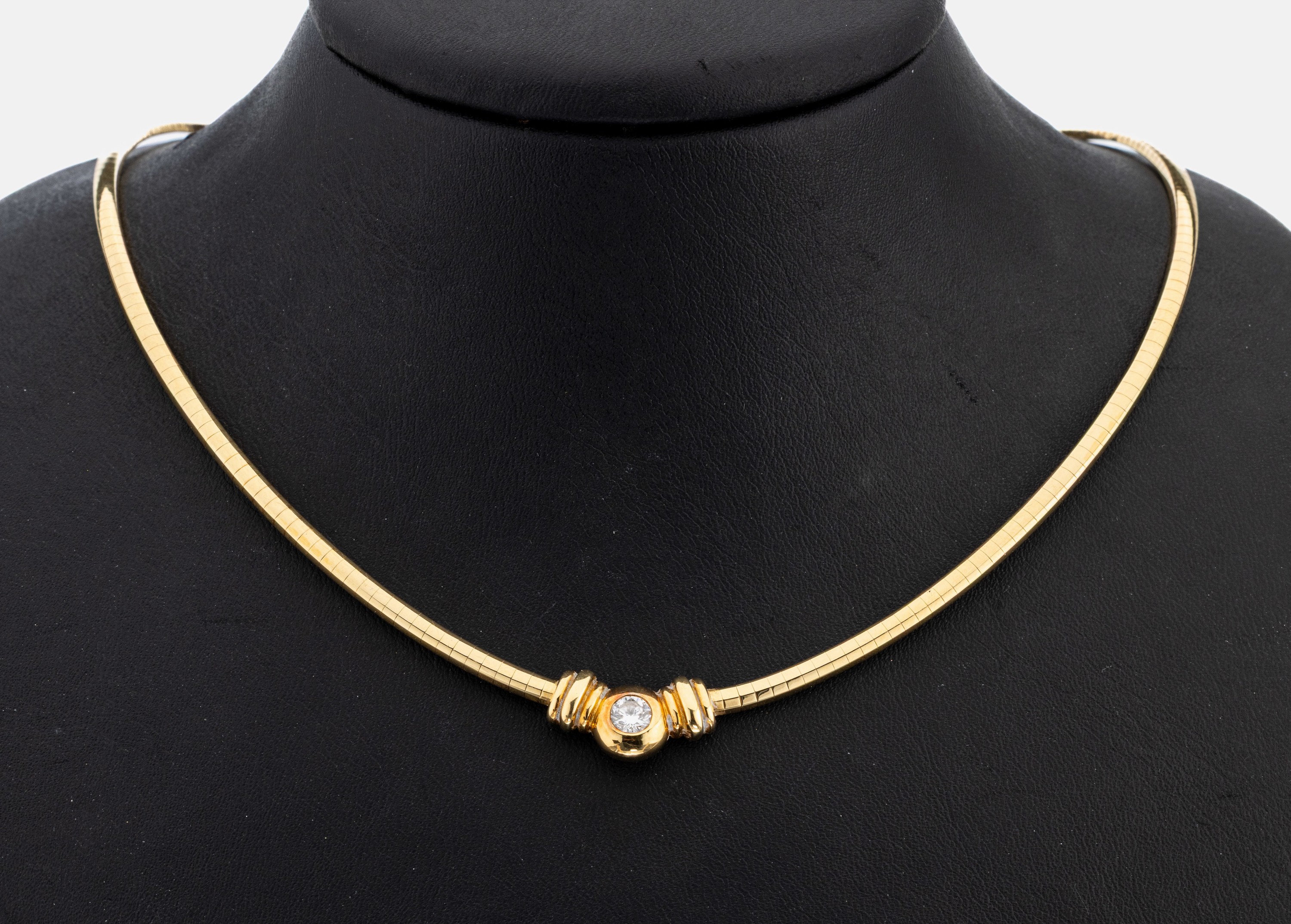 18 kt Gold Brillant Collier, GG 750/000, Brillant-Solitär ca. 0.30 ct Weiß/si, Kastenschloß mit Sicherheitsacht, D. ca. 13 cm(ca. 44 cm), ca. ...