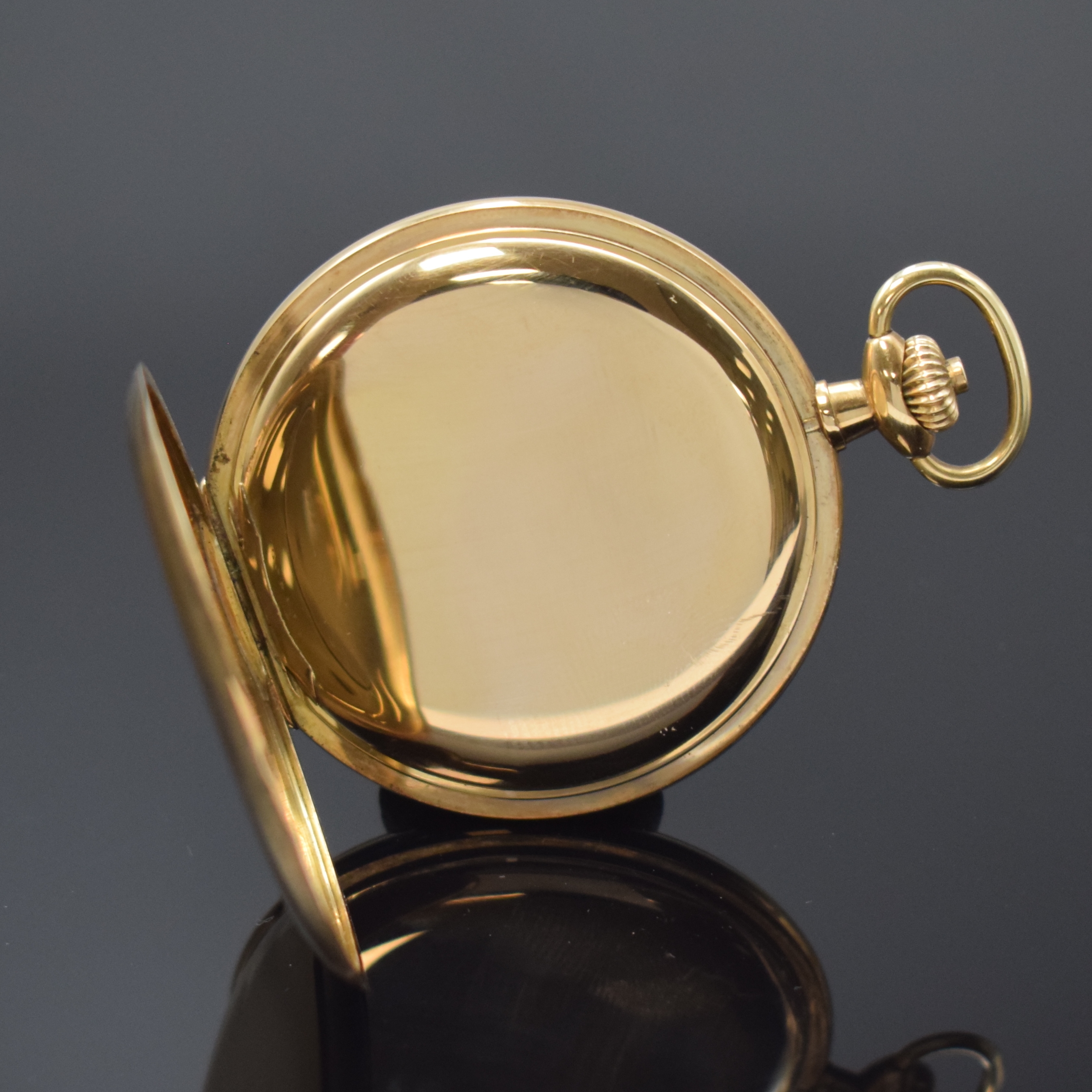 Detail e: JUNGHANS Herrensavonette in GG 585/000, Deutschland um 1925, glattes 3-Deckel- Goldgeh., Sprungdeckel m. schöner Wappen- Grav., gold. Zifferbl., ...